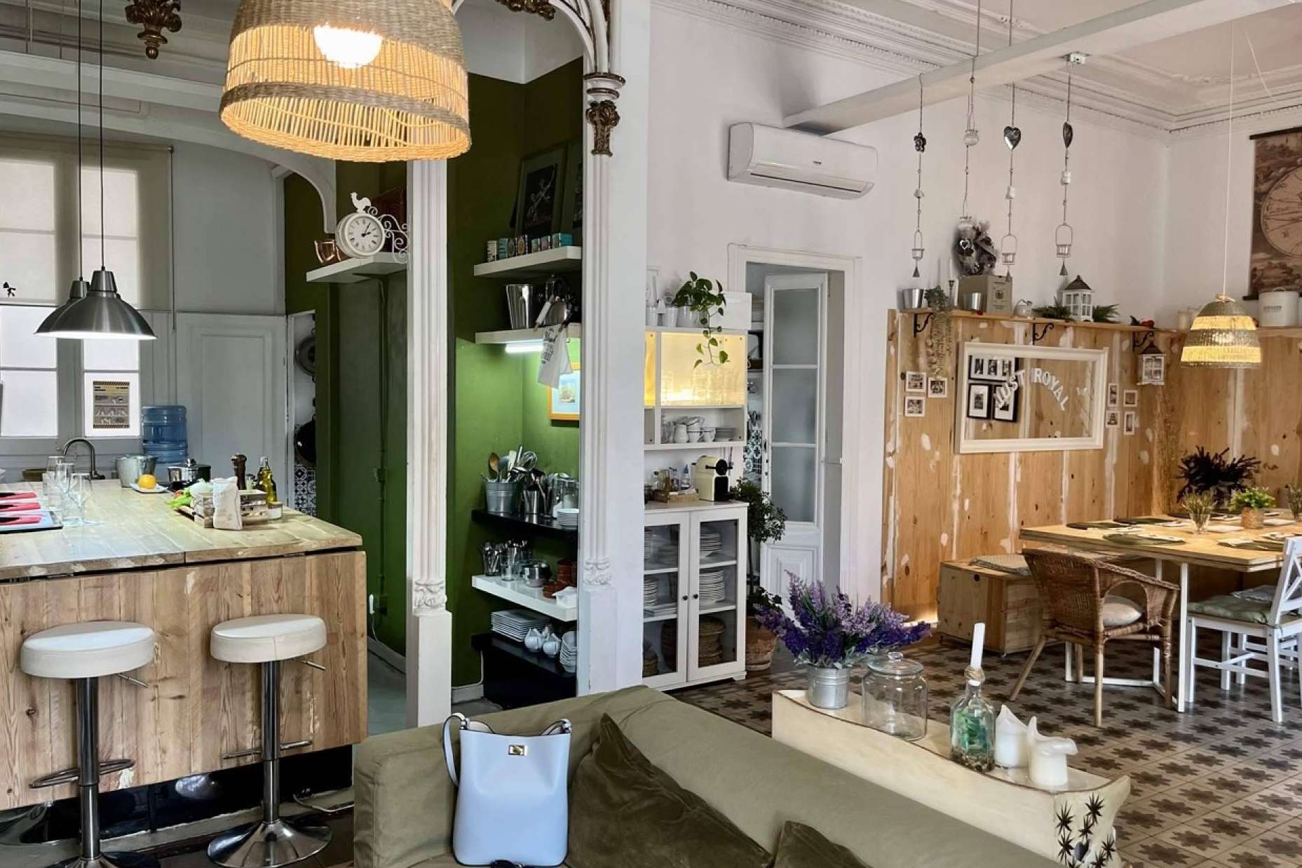 Crear vínculos fuera del espacio de trabajo en Barcelona con Just Royal Bcn
