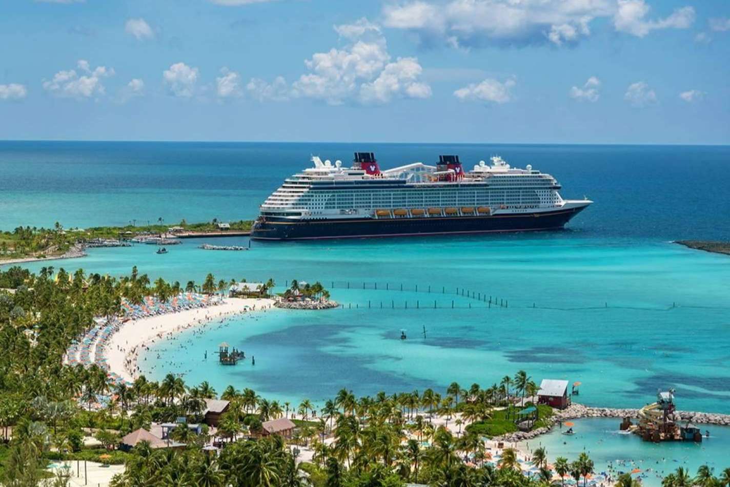 En los cruceros navideños y de Halloween de Disney Cruise Line, diversión y magia