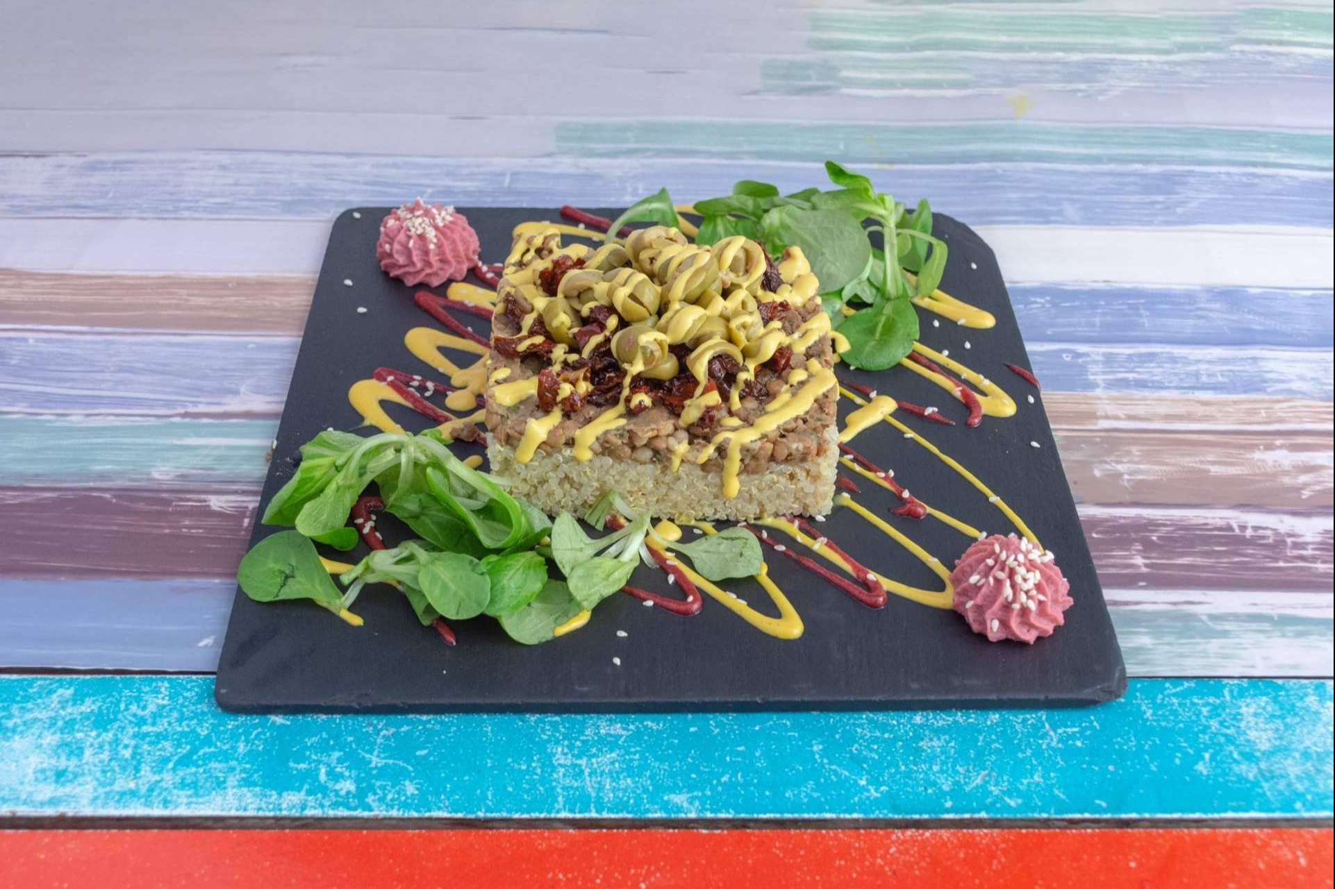 Una sinergia perfecta entre la comida vegana y la apreciación del arte en Sanissimo, en pleno corazón de Madrid