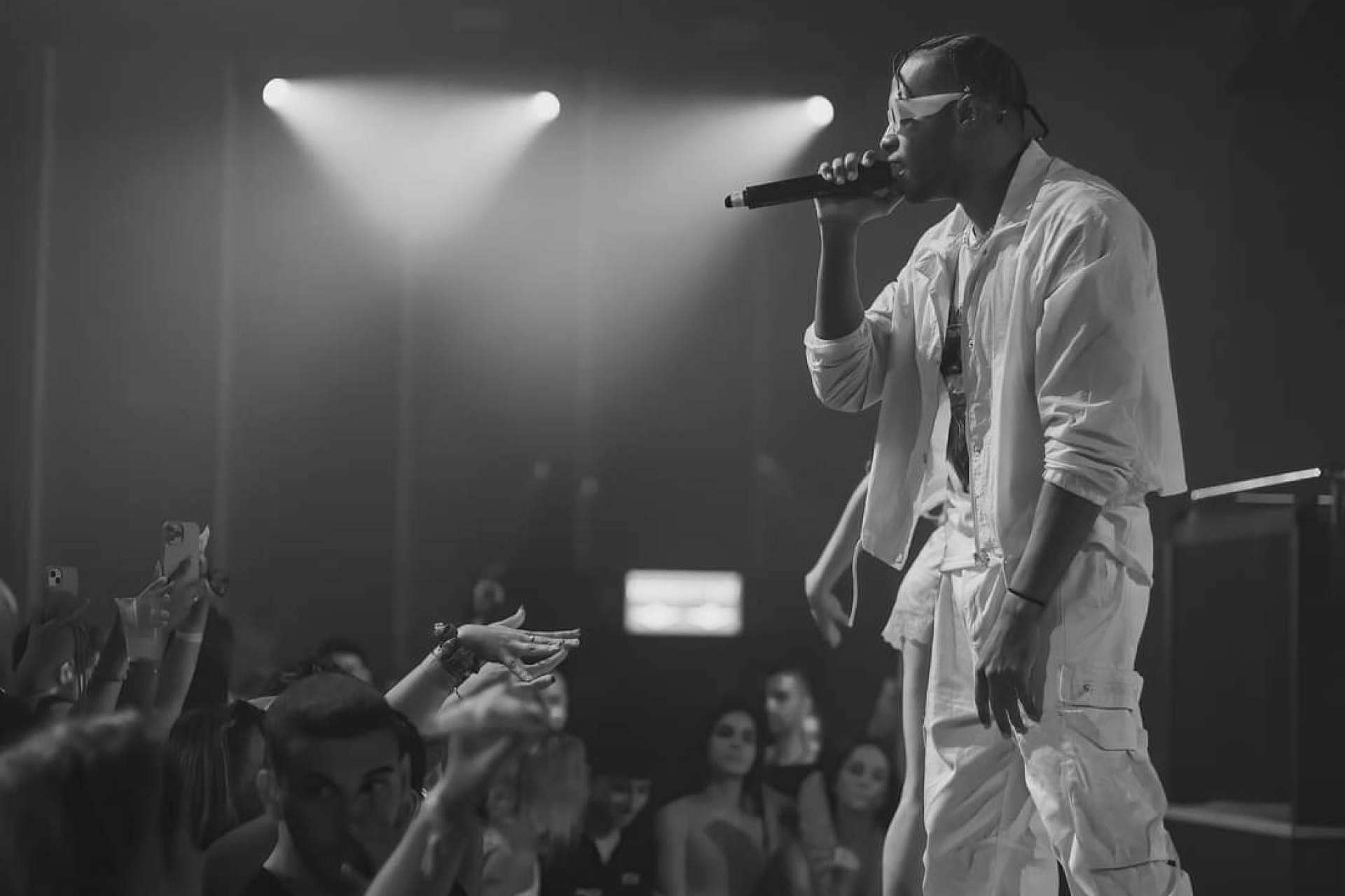 Un compositor y cantante en tendencia es Toa Kingdom