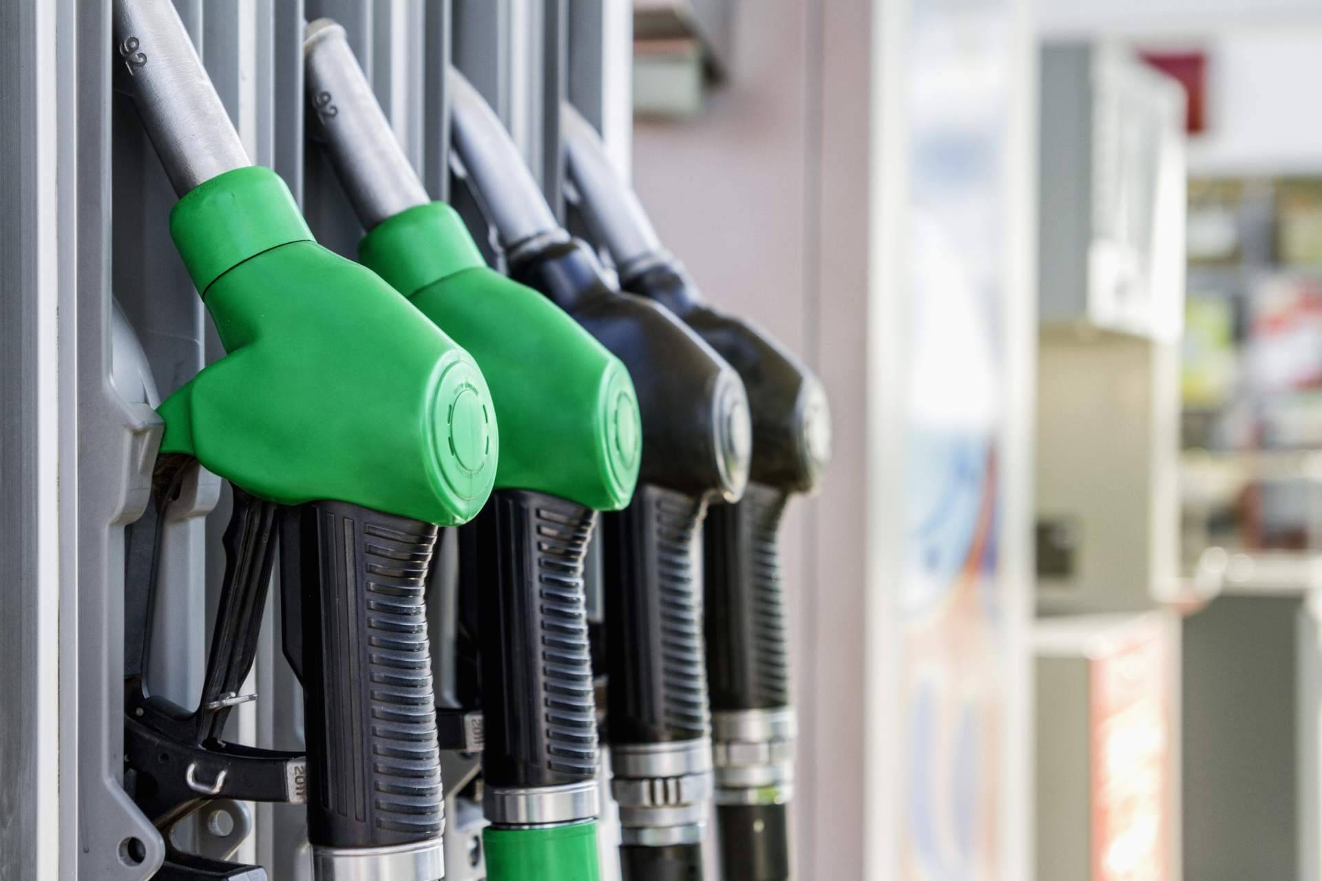 Consejos útiles para ahorrar combustible en un coche, de la mano de Enginer