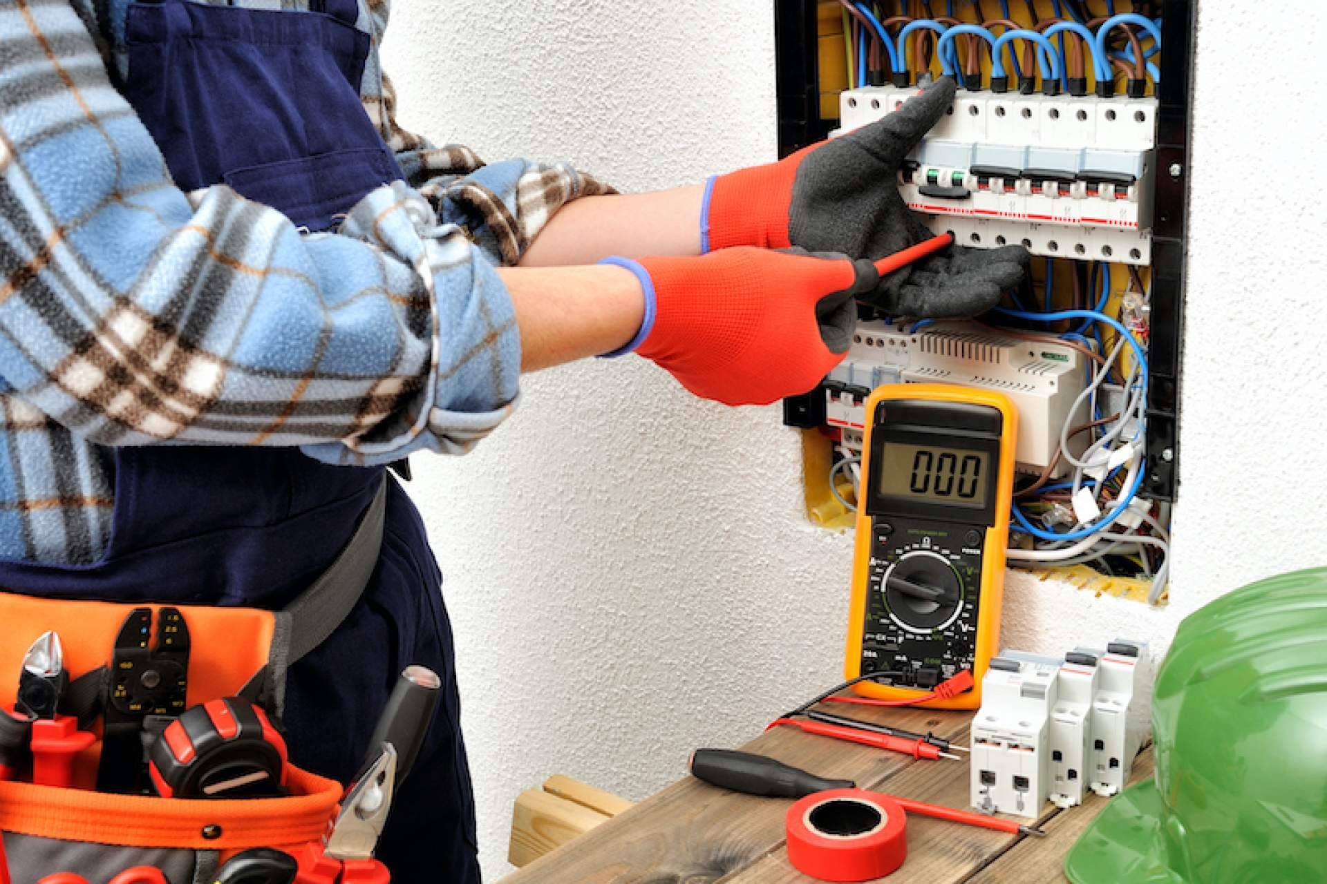 Cadenza Electric ofrece los nuevos magnetotérmicos estrechos IC40N de Schneider