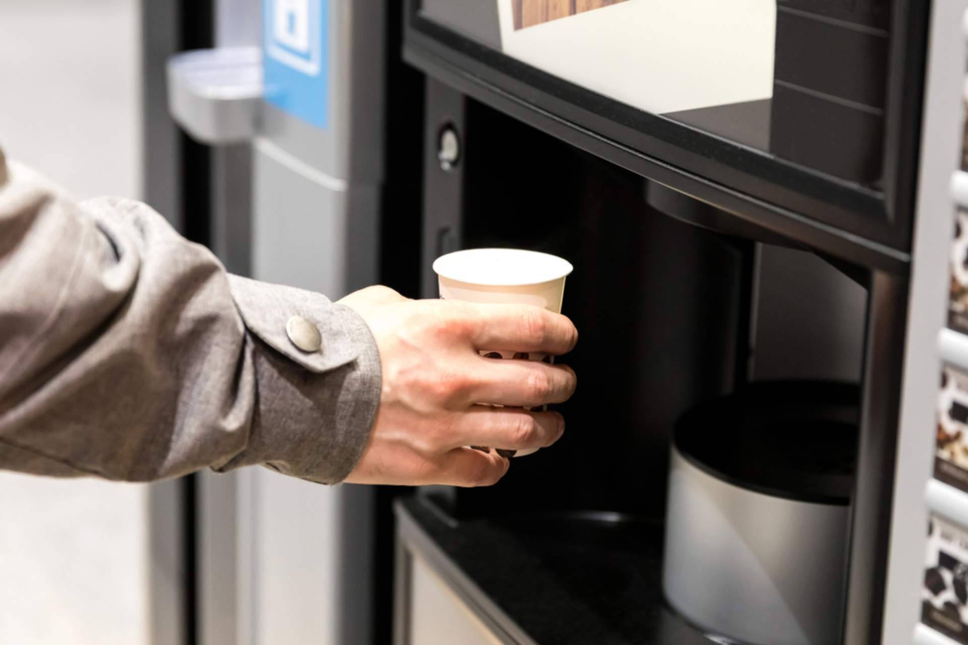 Servicio de máquinas expendedoras de café, con C&B Señor