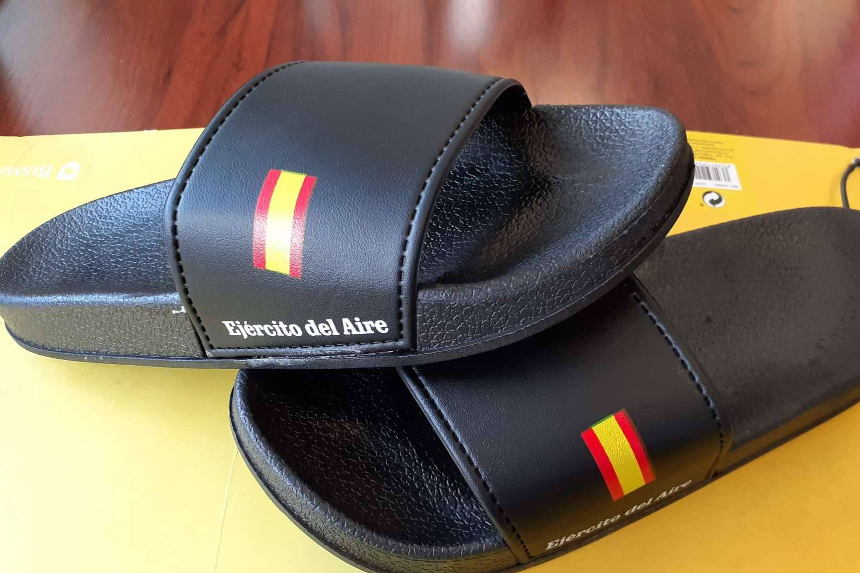 Uniformes y accesorios disponibles en Distarmatex