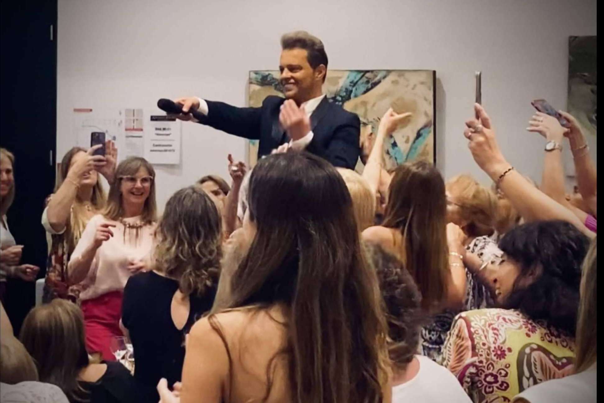 El imitador argentino de Luis Miguel se llama Guillermo Elías
