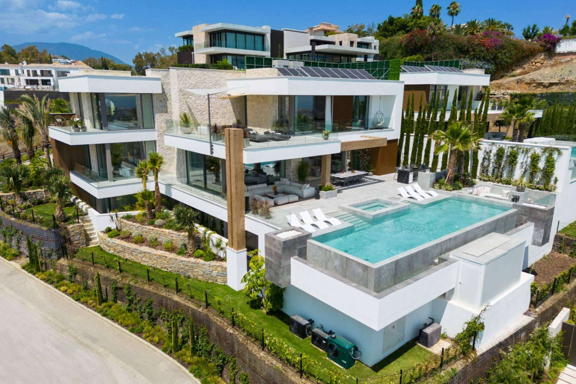 Zeuthen & Company ofrece una amplia gama de propiedades residenciales en venta
