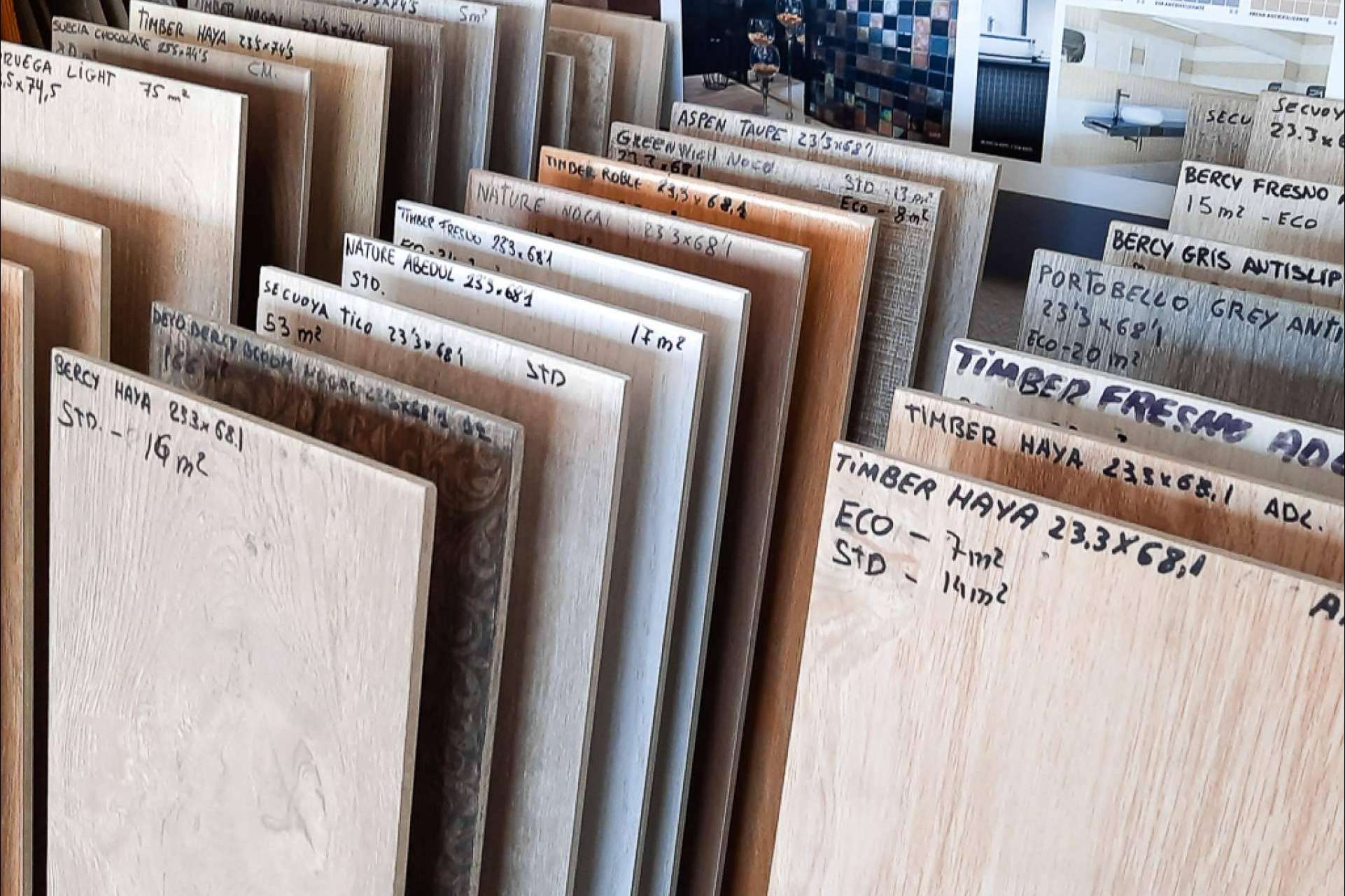 Artegres ofrece un extenso catálogo de azulejos de primeras marcas nacionales en liquidación