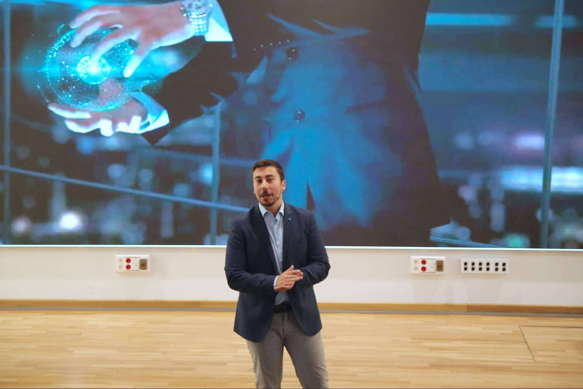 Hacer 4 fotos con el móvil y subirlas a Idealista no es comercializar un inmueble. Delavera (consultora inmobiliaria) explica su estrategia