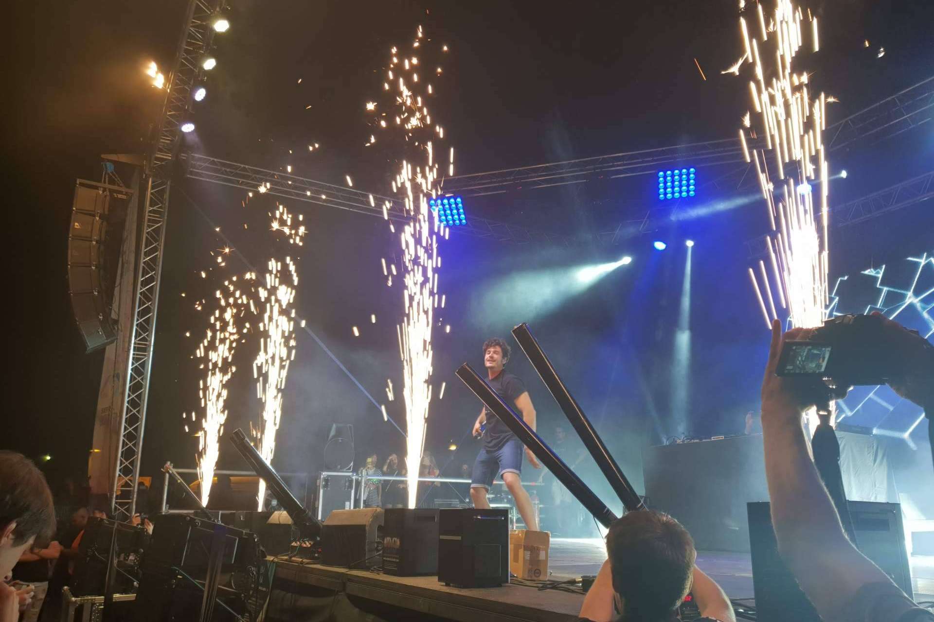 Servicio de alquiler de equipos de sonido, iluminación y audiovisuales para conciertos y todo tipo de eventos