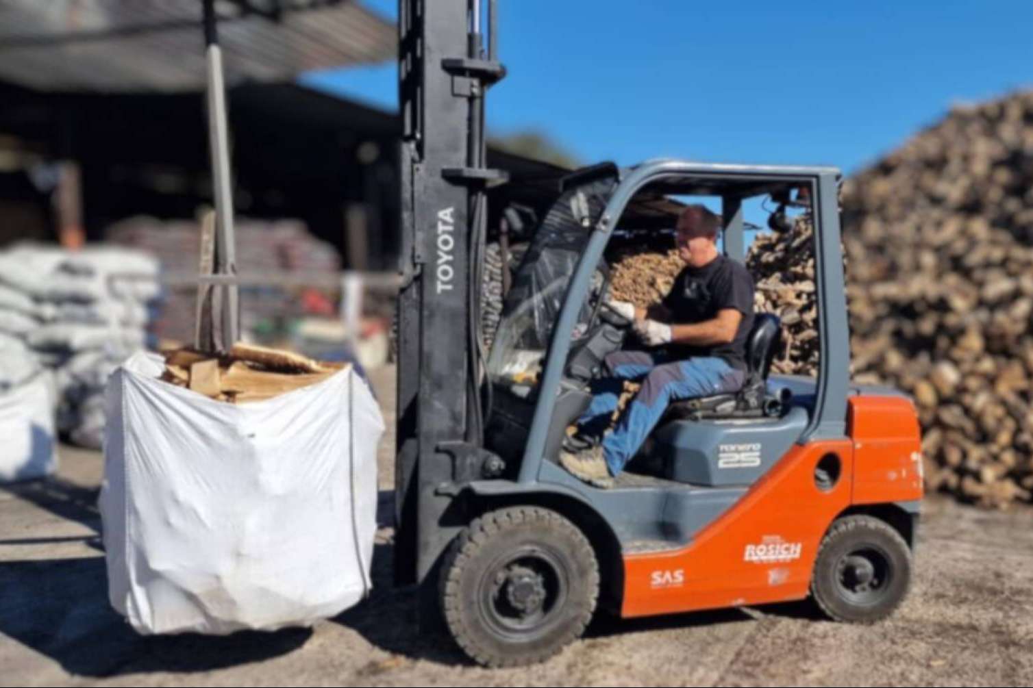 Llenyes i Carbons Polinyà, un servicio de calidad en venta leña y carbón online