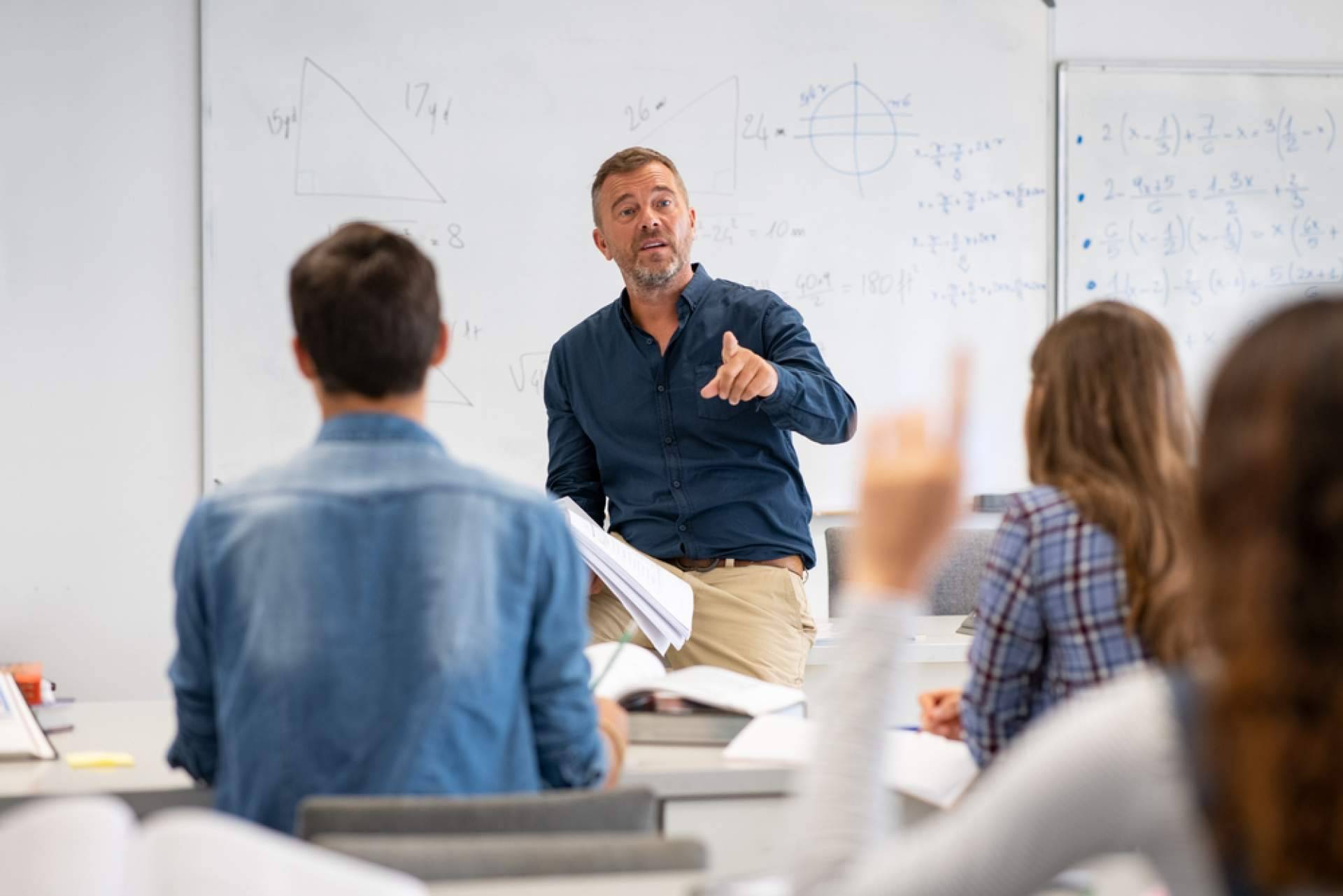 La ayuda de Ayuda Universitaria a en la preparación de las acreditaciones de la ANECA para ser profesor de universidad