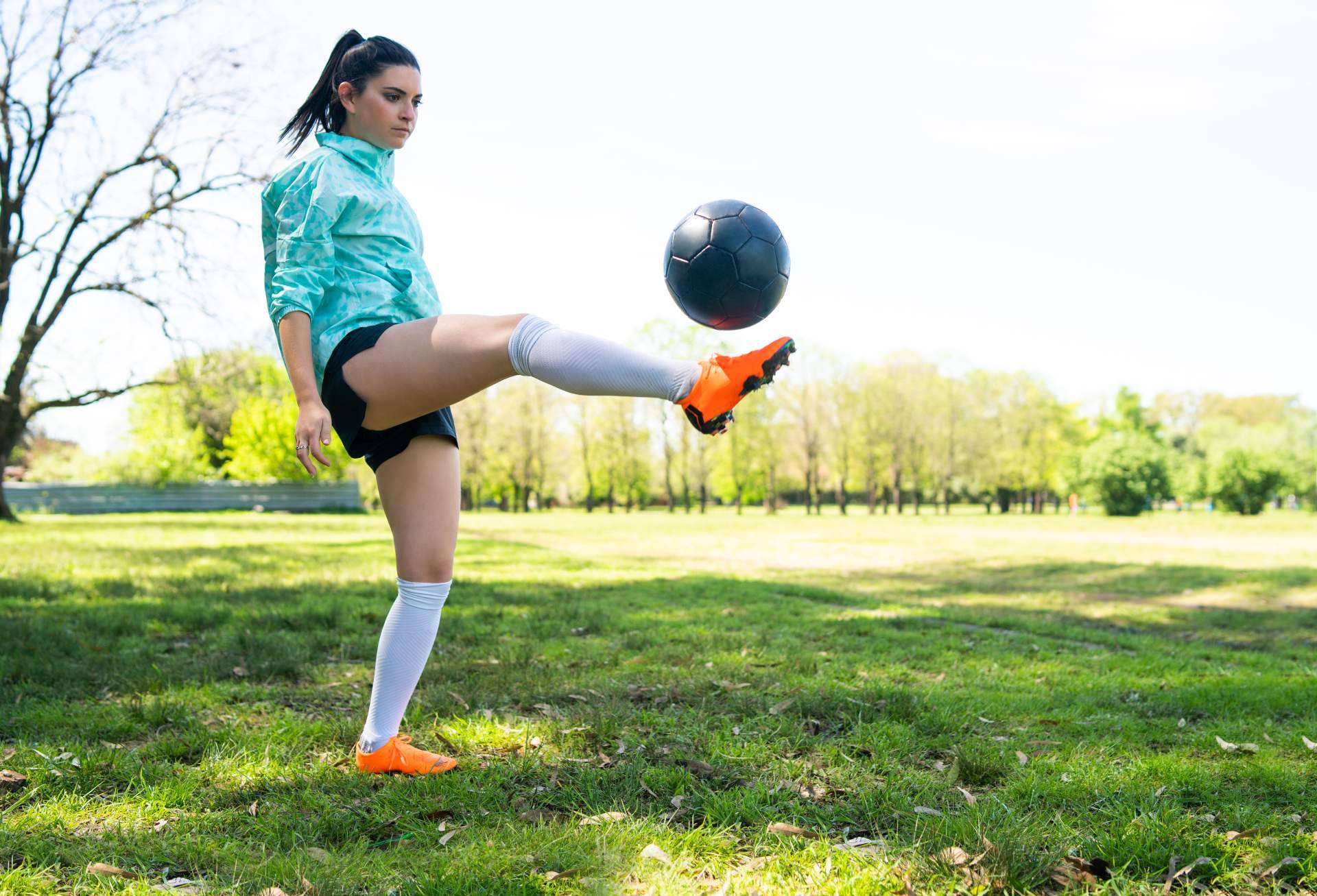 Beneficios de la formación profesional a través de programas de fútbol en España, con Mifra