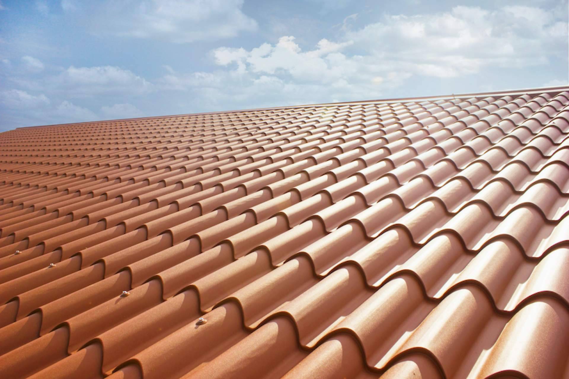 Instalación y alquiler tejado para placas solares, con los expertos de Grupo MQ