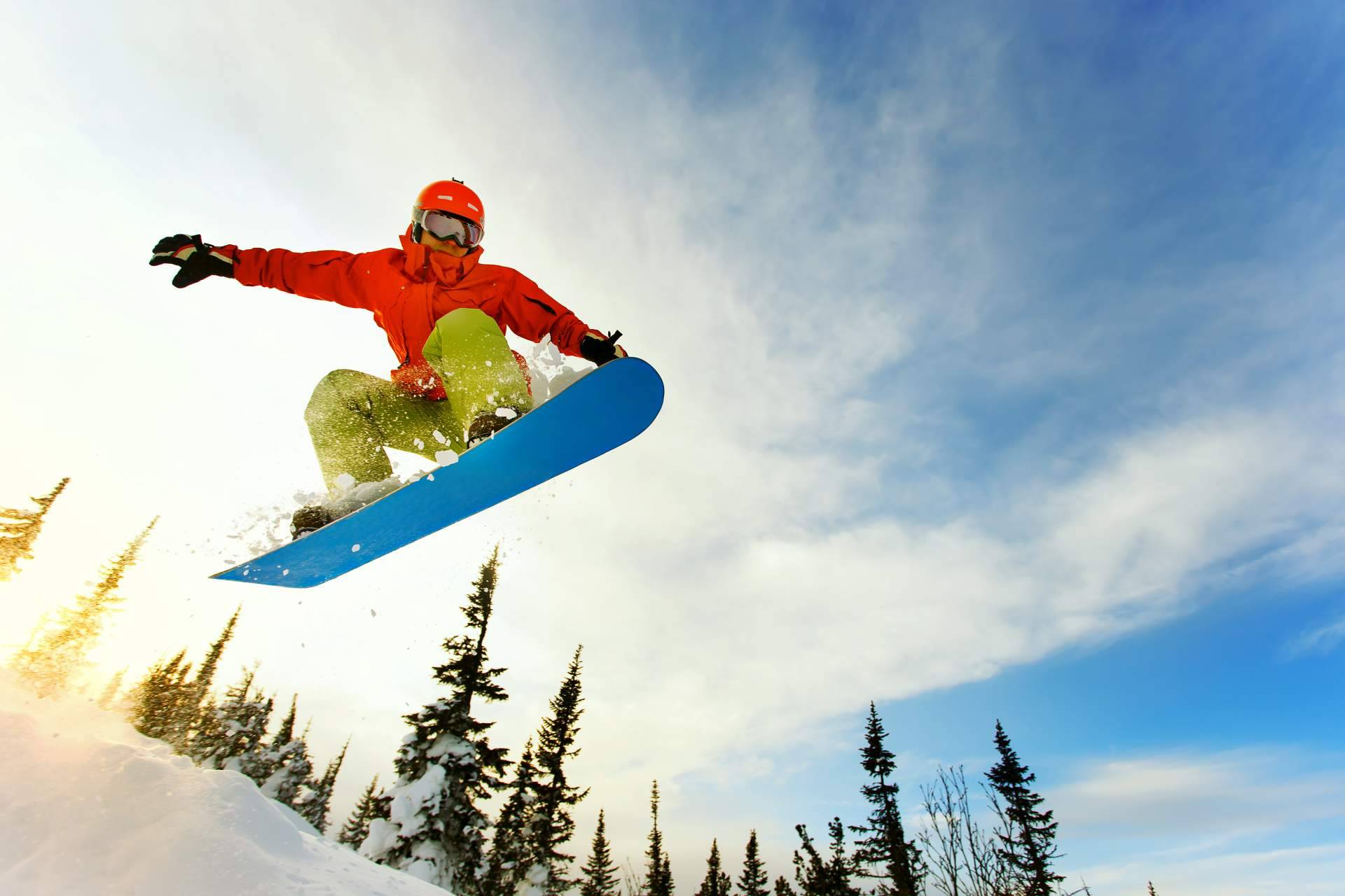 Todas las ventajas de las clases de snowboard para niños en Sierra Nevada Adventure & Ski