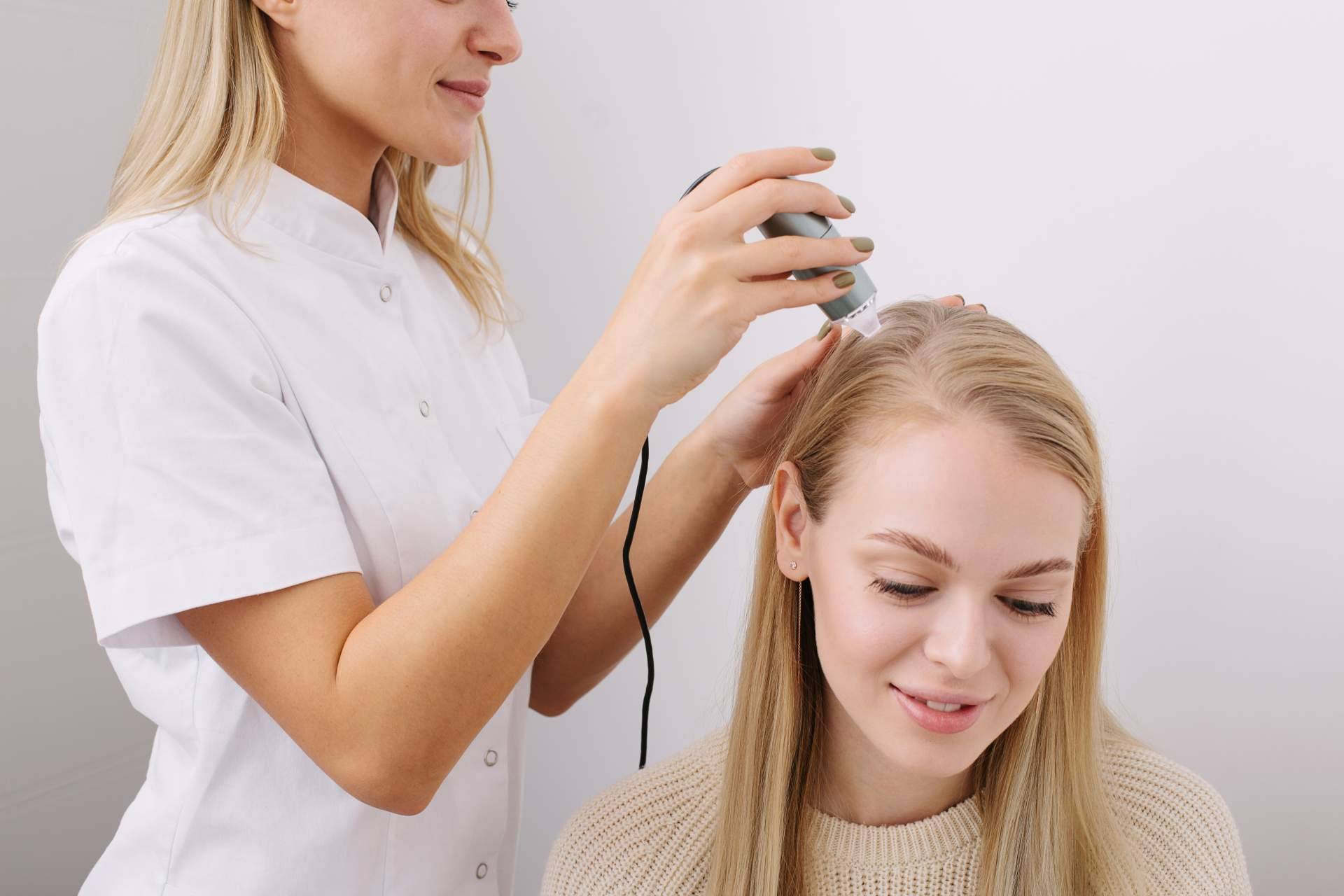 ¿Cómo tratar la alopecia femenina con mesoterapia capilar?
