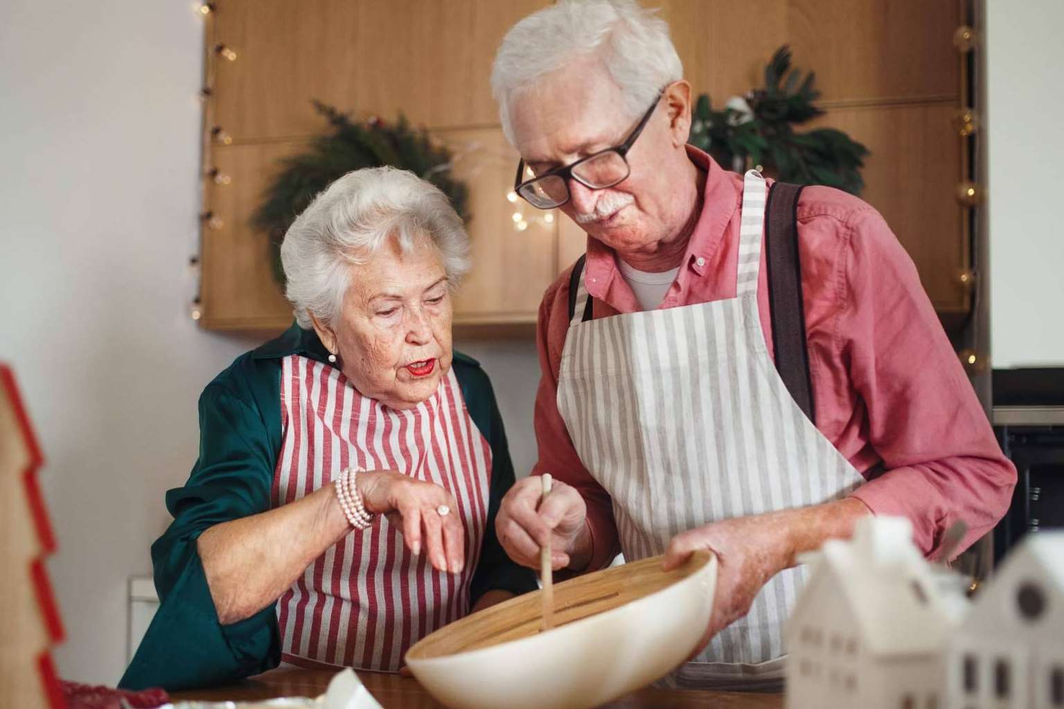 La importancia de cuidar y acompañar a los mayores; combatir la soledad en Navidad