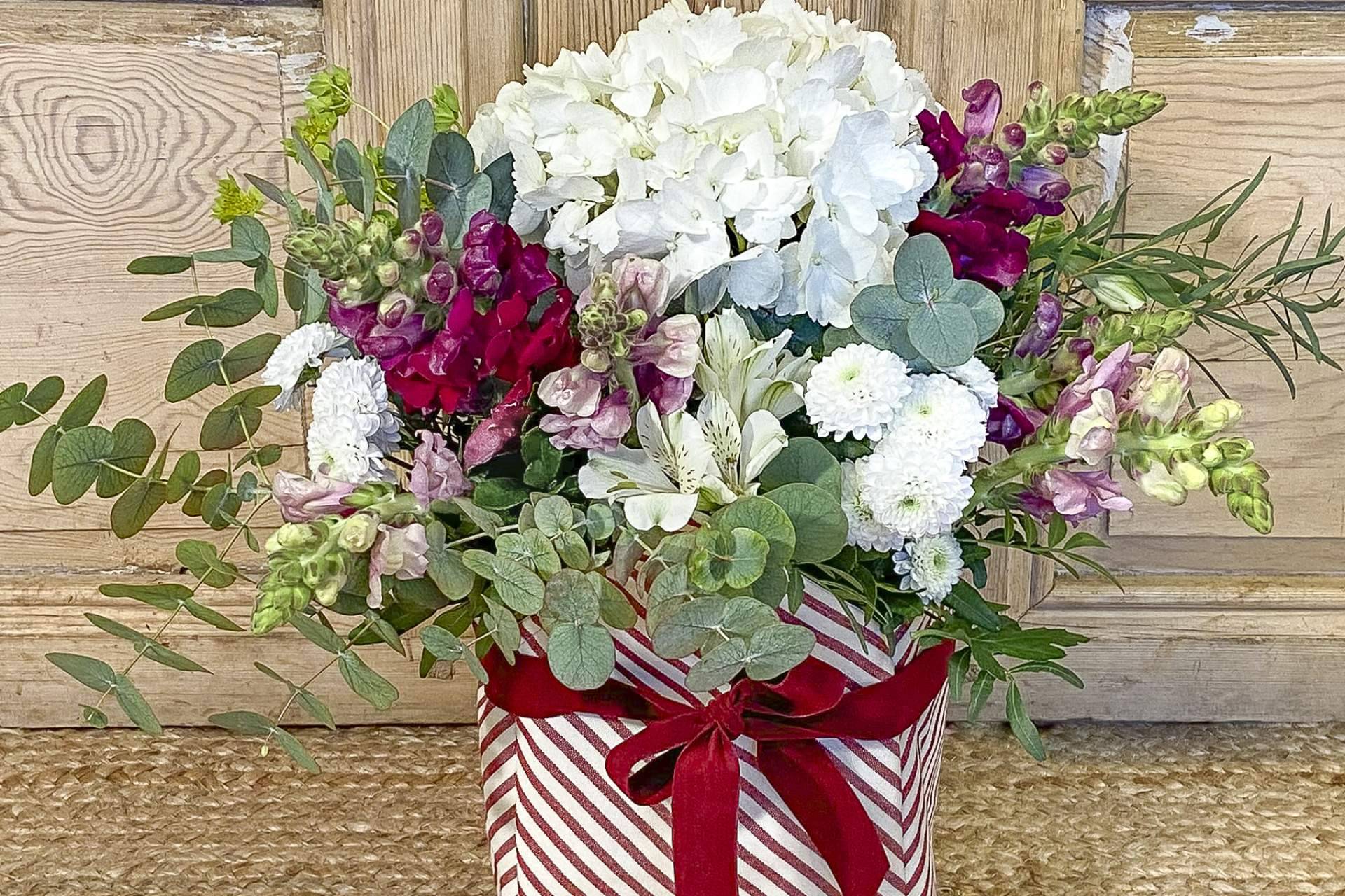 Celebrar San Valentín por todo lo alto con la floristería a domicilio de Mar de Flores