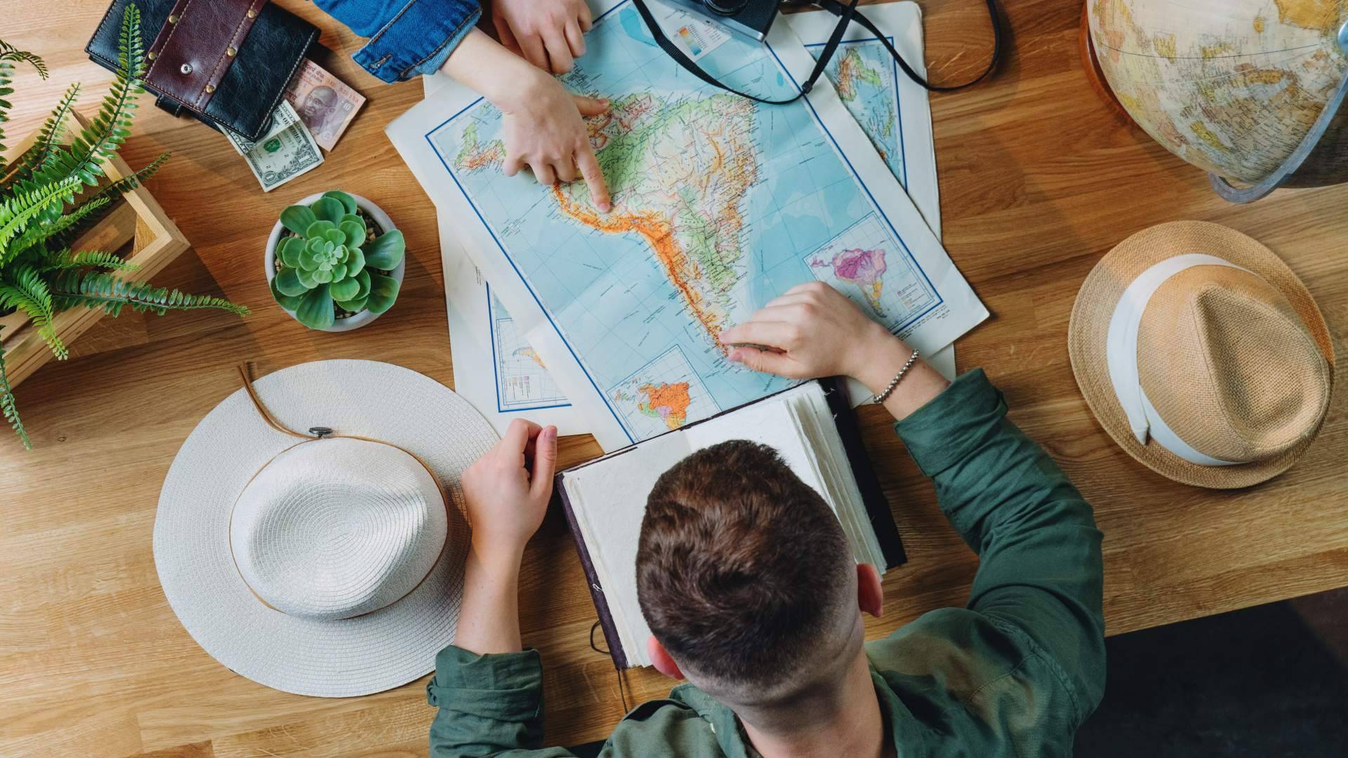 Asesoramiento adaptado a las necesidades de cada persona por Kenlu Travel, una agencia de viajes en Betanzos