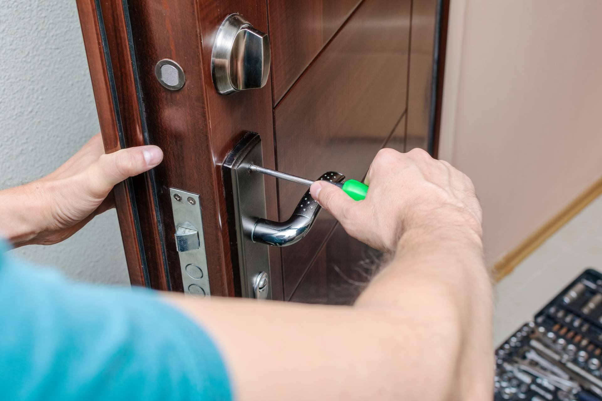 Reparaciones 10 lleva a cabo cambios de cerraduras en Madrid y Alicante