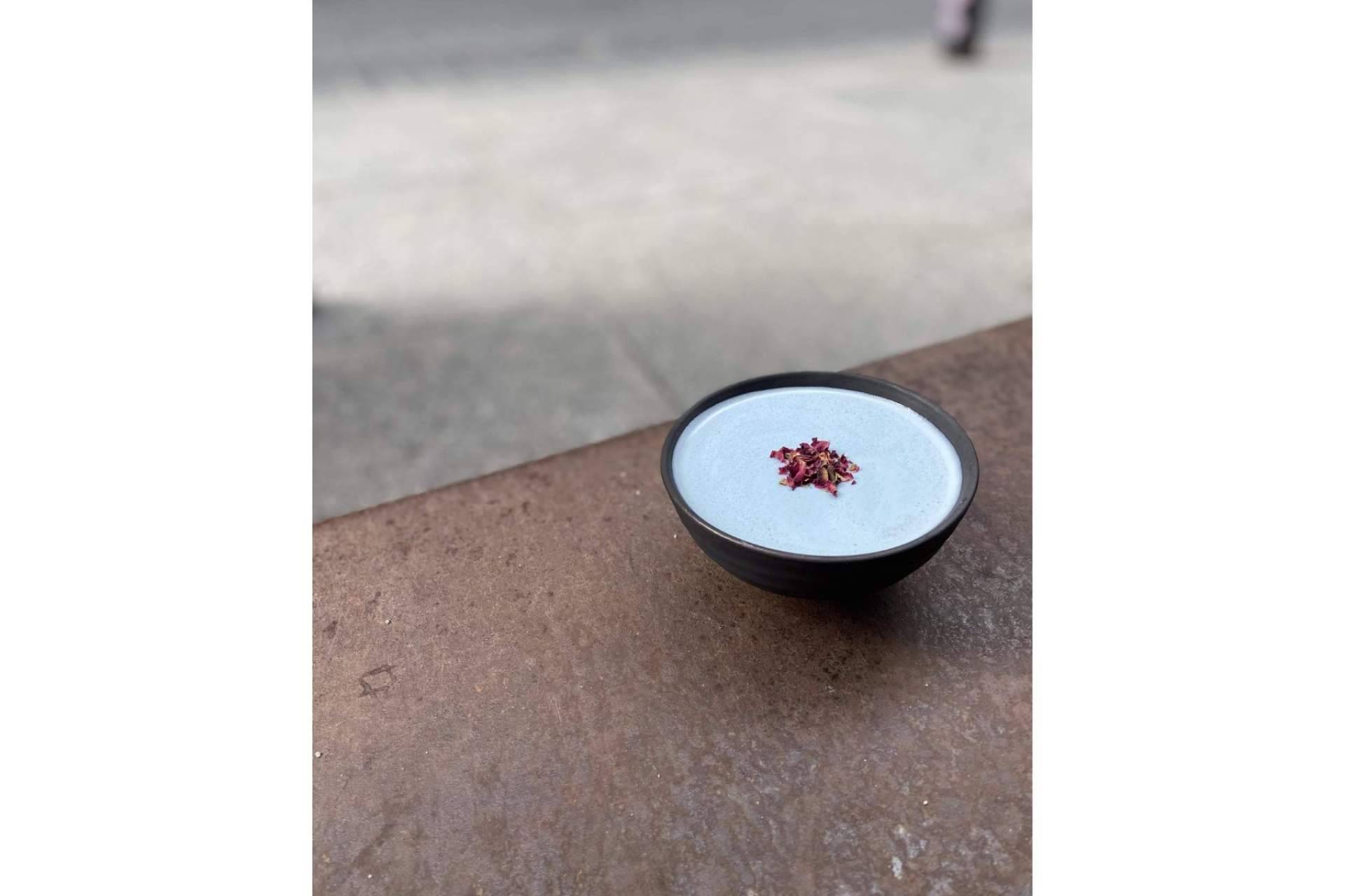 Disfrutar del sabor especiado del té chai, con Chimo Chai