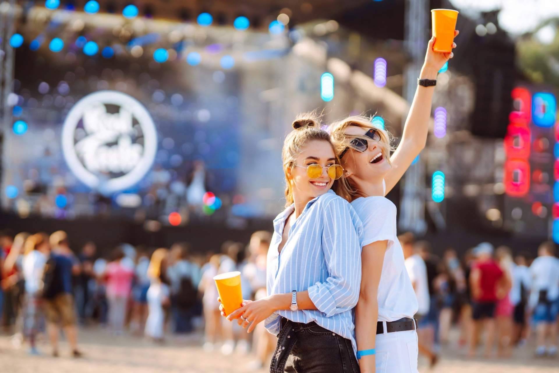 Agencias de representación como Peculiar.es permiten contratar artistas para las fiestas patronales en España