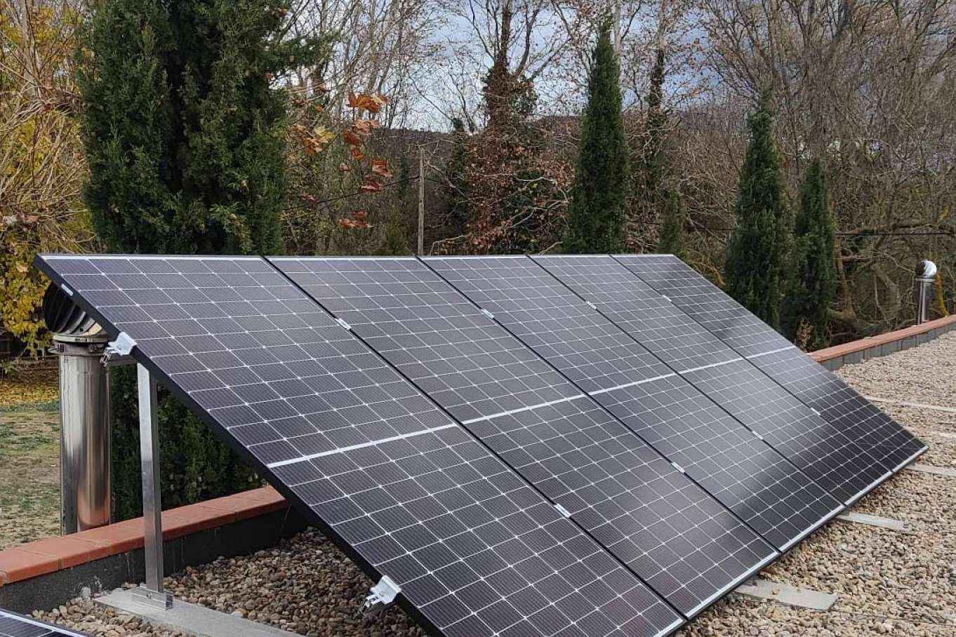 La distribución de placas fotovoltaicas de la casa SUNEVO en España, de la mano de GoldProjects