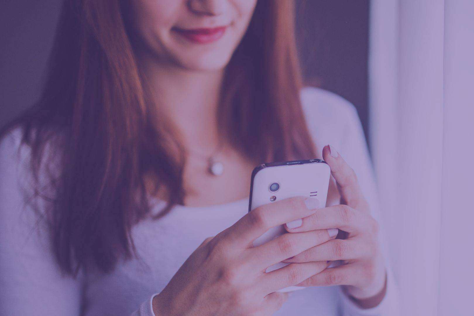 Cómo es la comunidad de WhatsApp que está revolucionando la experiencia de la maternidad