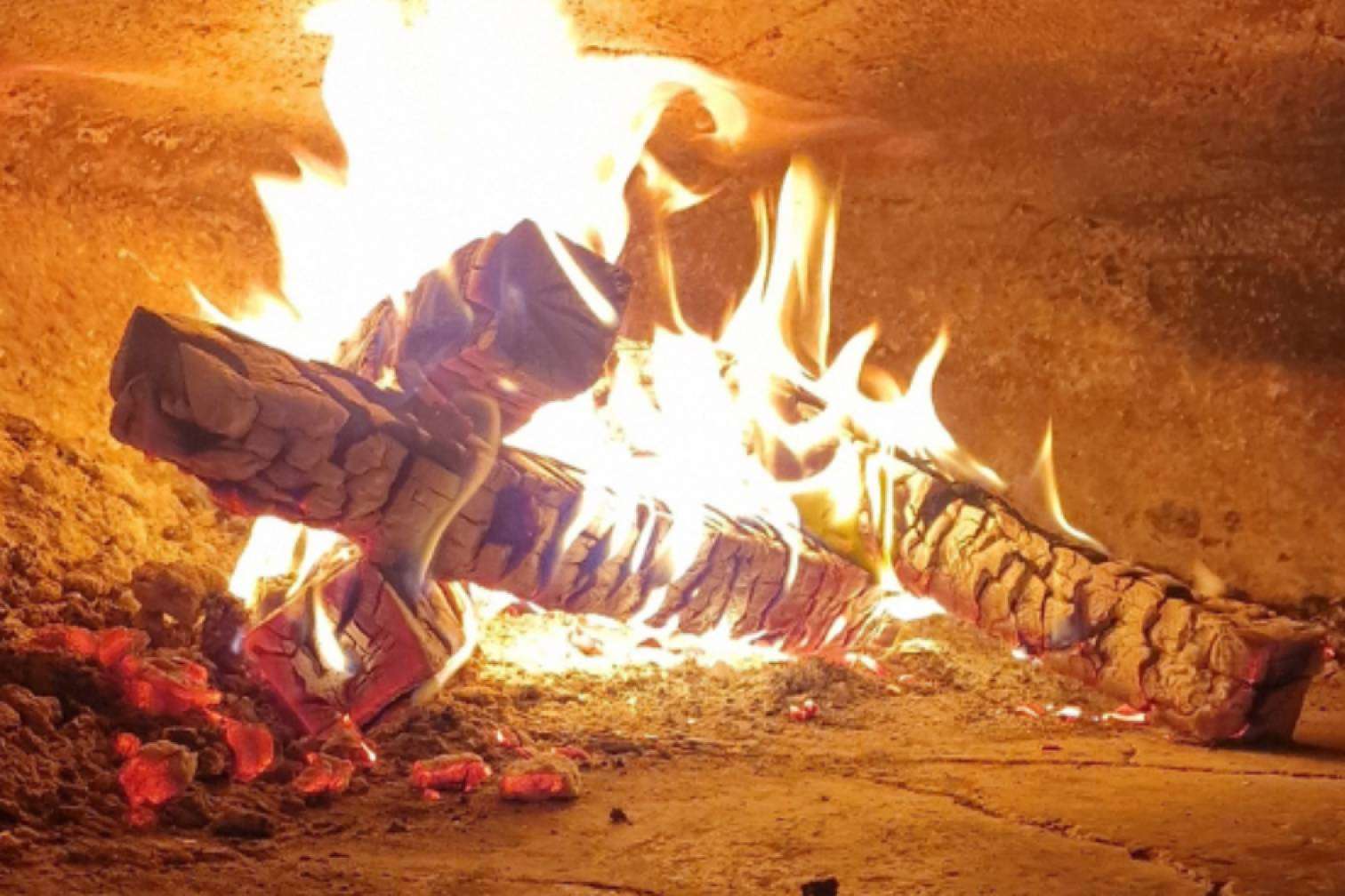 La leña de haya es un producto óptimo para los hornos de pizzerías napolitanas