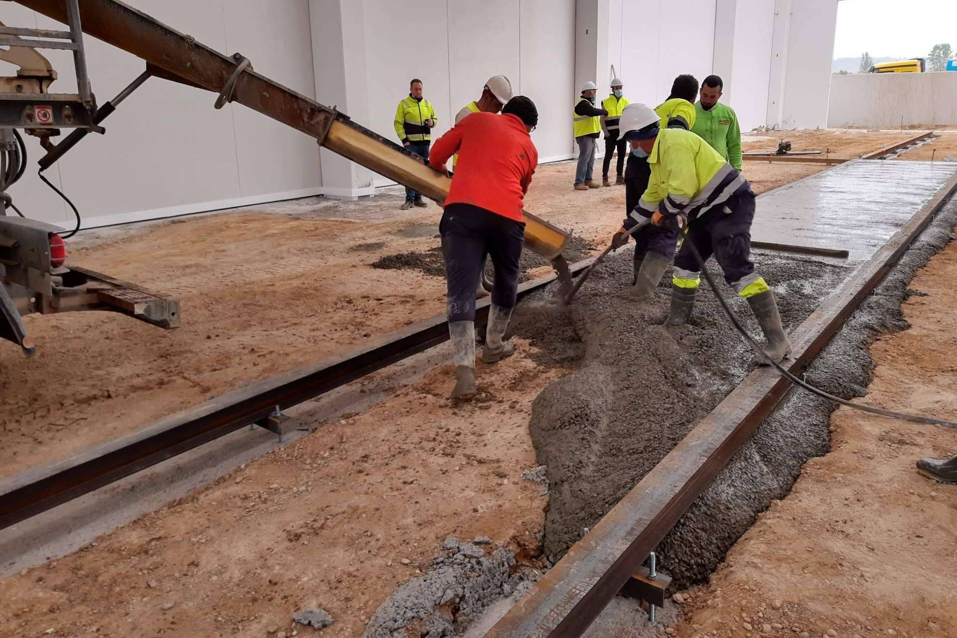 Fibras en solera industrial en Aranda de Duero
