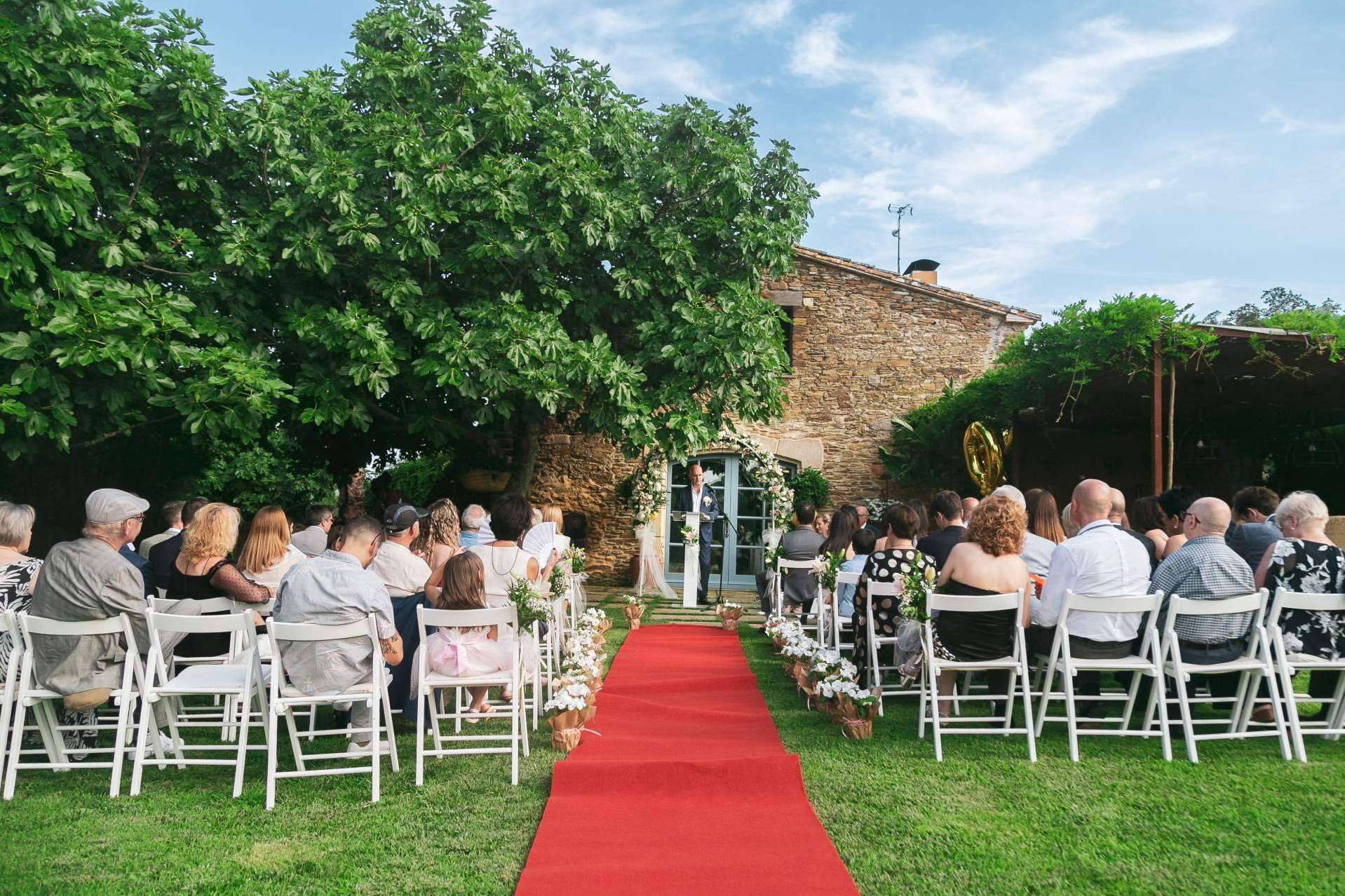 Can Font de Muntanya cuenta con un restaurante boda con oferta de menú a medida de los novios