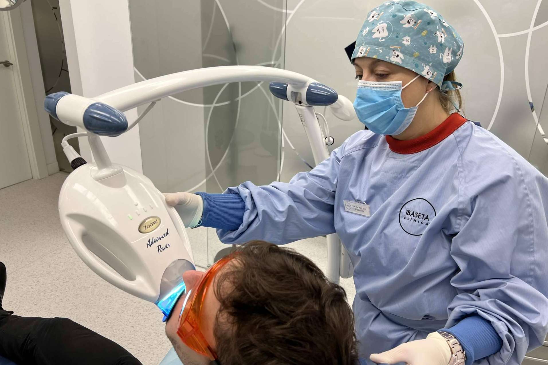 Los expertos de Clínica Ibaseta ofrecen tratamientos de estética dental en Asturias