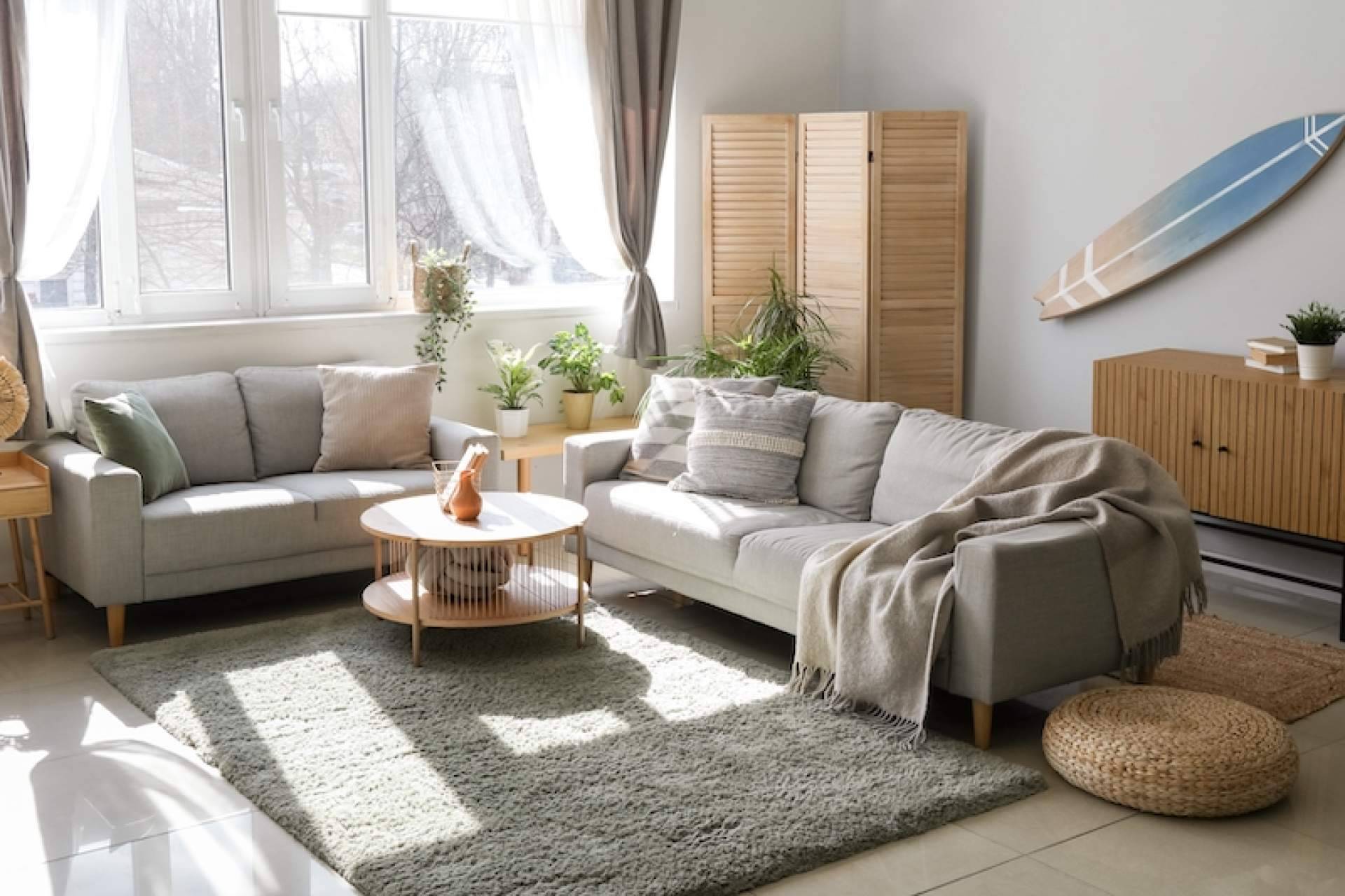 Un buen aliado para la decoración del salón; los sofás