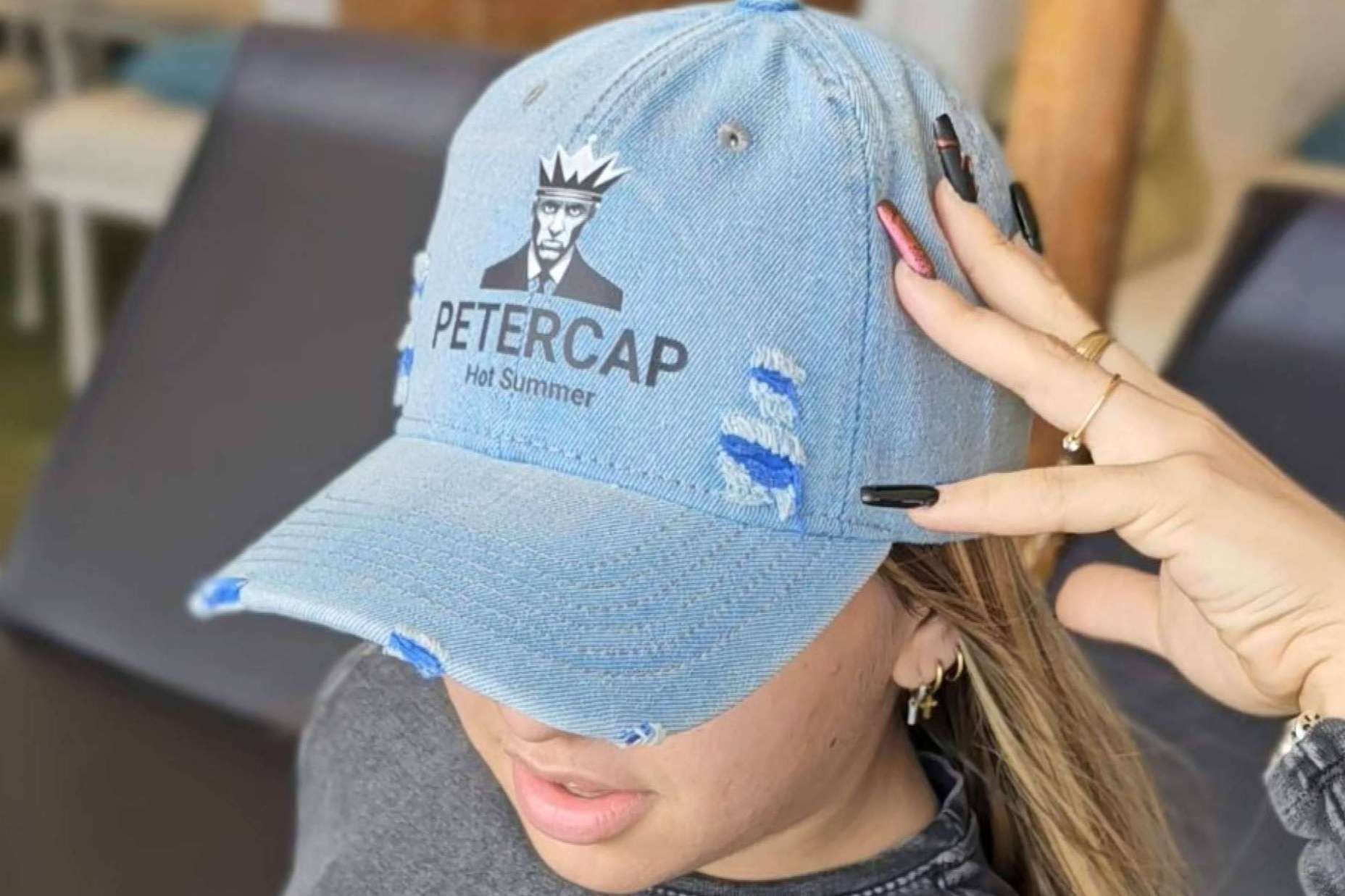 Una empresa de venta de gorras exclusivas es Petercap