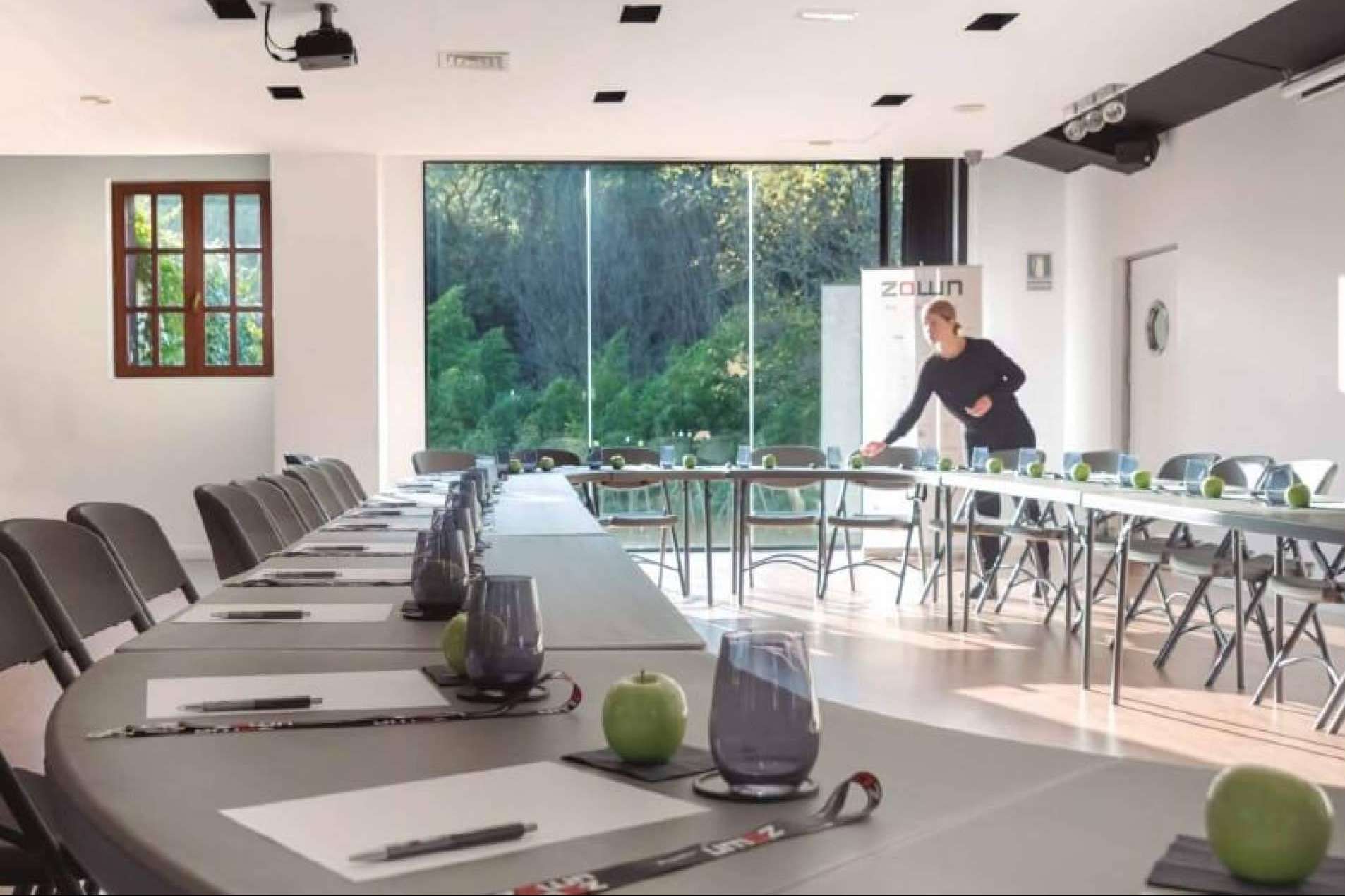Real Hostelería ofrece mobiliario para eventos a medida