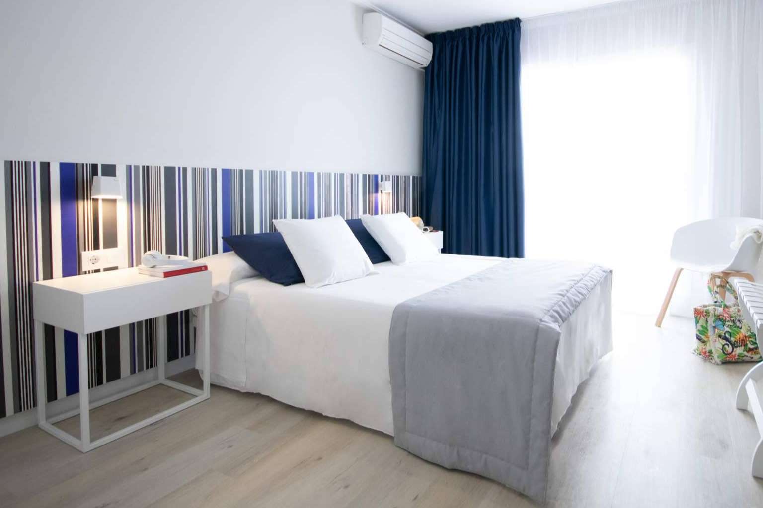 Apartmueble presenta su amplio catálogo de mobiliario para hostelería y restauración
