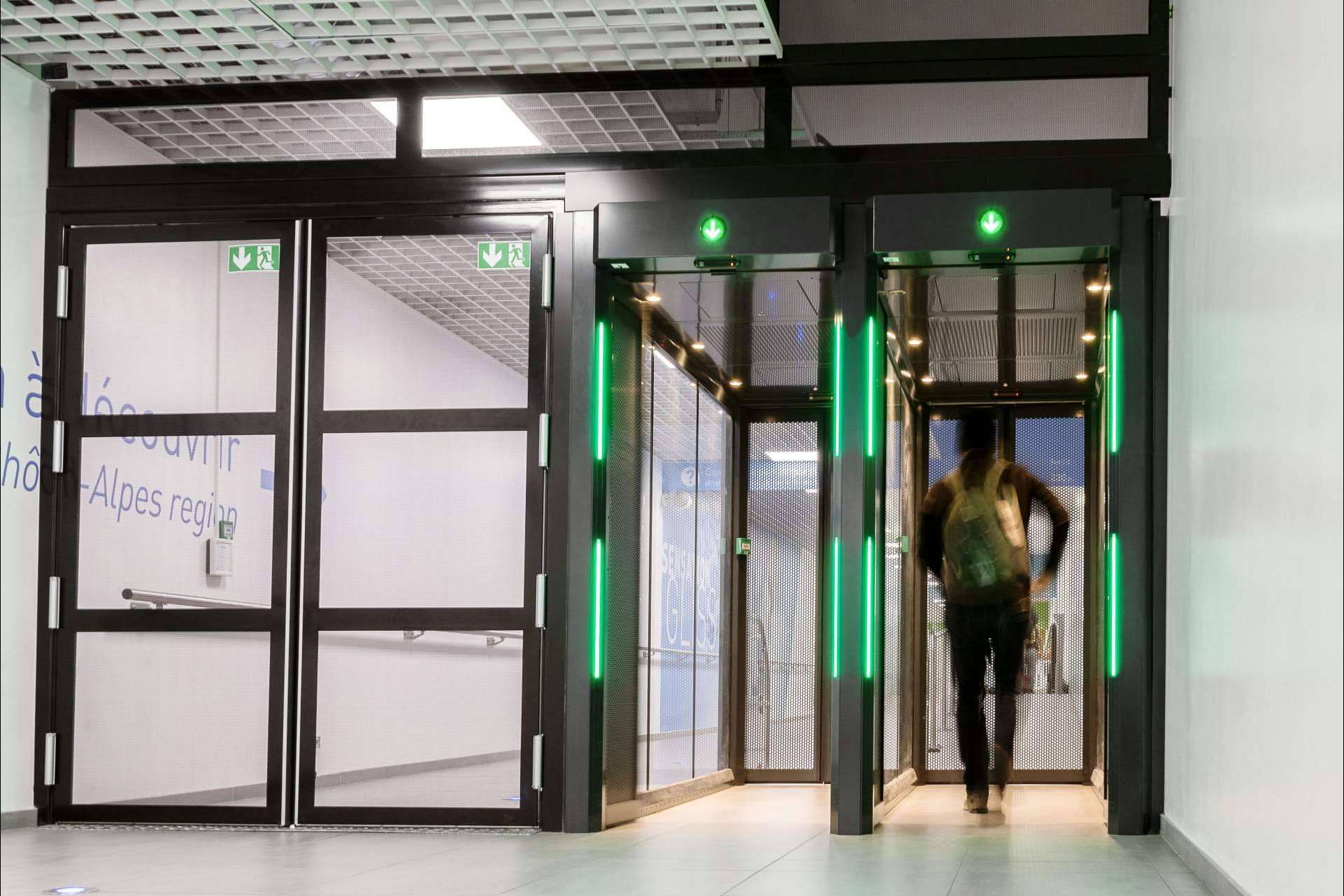 Emplear los pasillos antirretorno de ASSA ABLOY