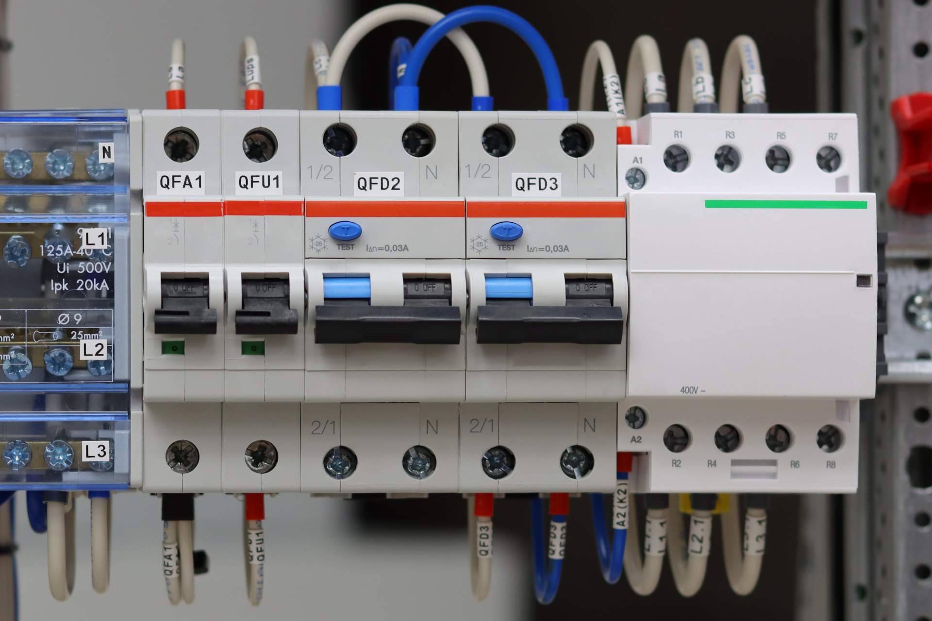 Material eléctrico Schneider a precios competitivos en Cadenza Electric