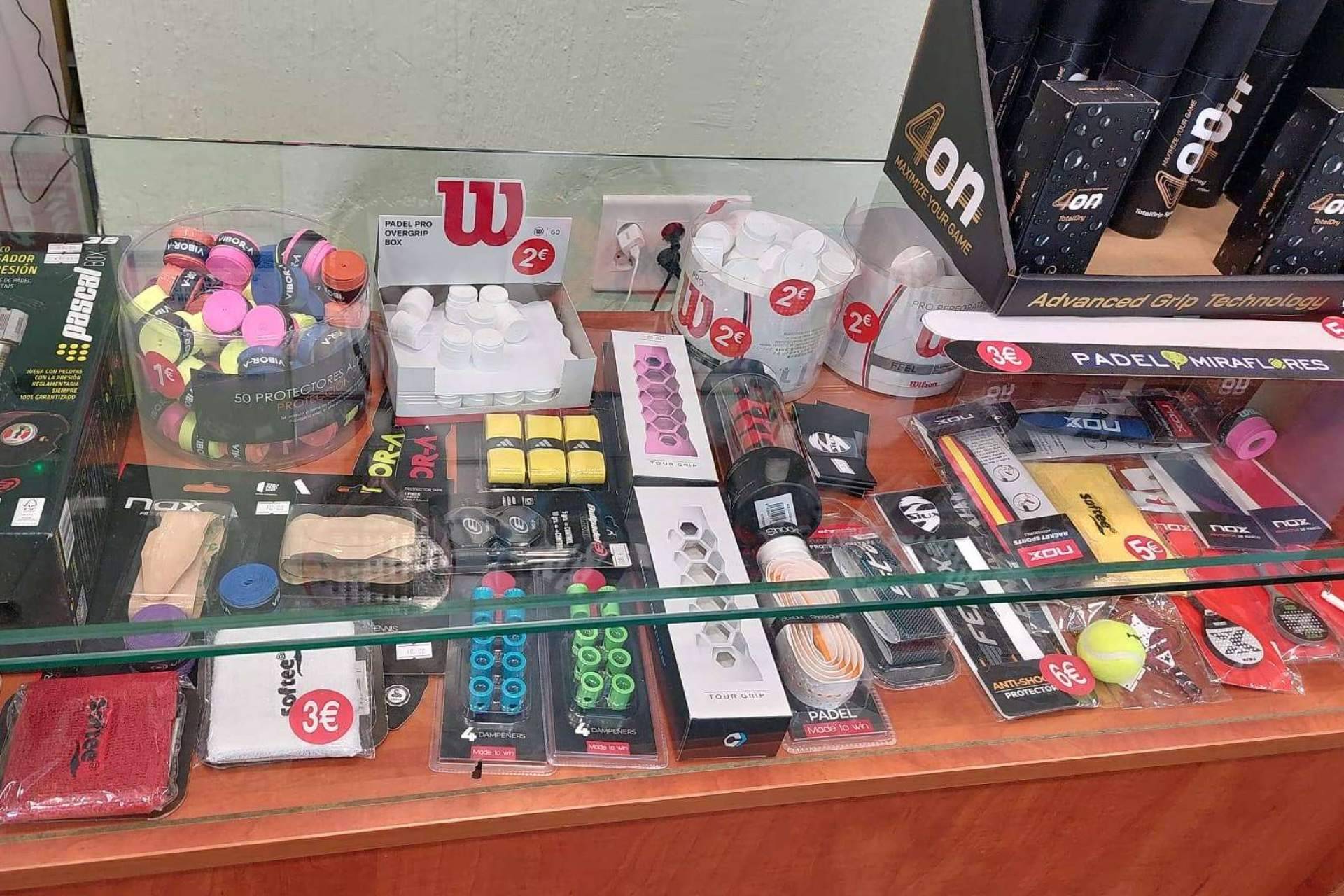 La tienda de pádel con un local en Zaragoza; Pádel Miraflores