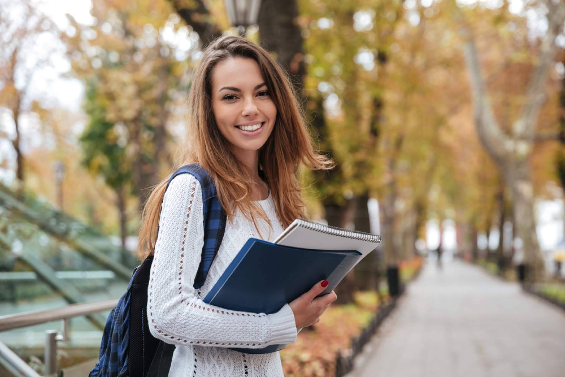 ¿Por qué realizar los cursos de diseño gráfico de Creactiva?, con EstoNoEsNoticia.com