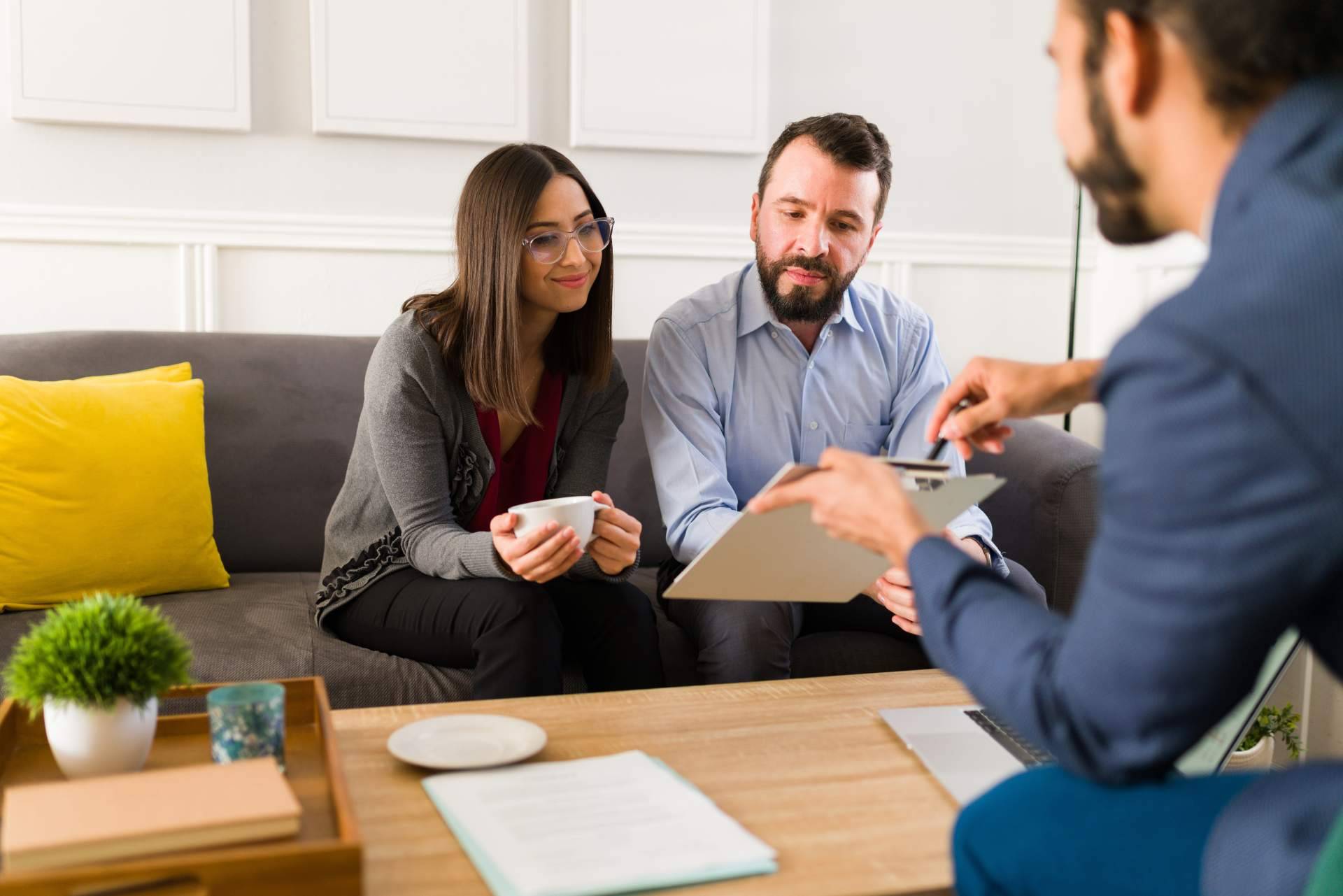 ¿Cuáles son los beneficios de contratar una asesoría legal antes de comprar o vender una propiedad?, por Grupo PREIC