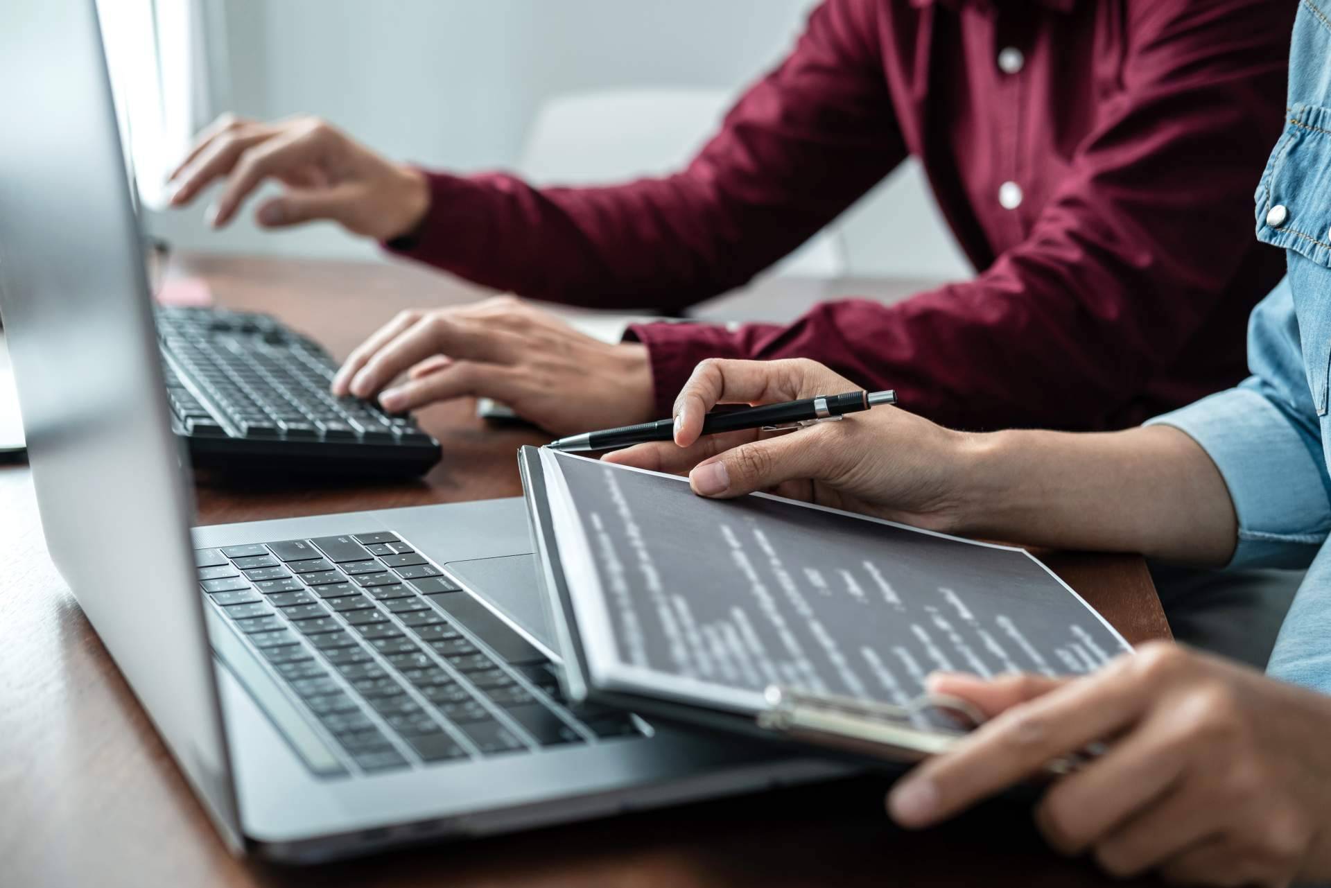 Transformación digital de empresas con software a medida, por The Cloud Group