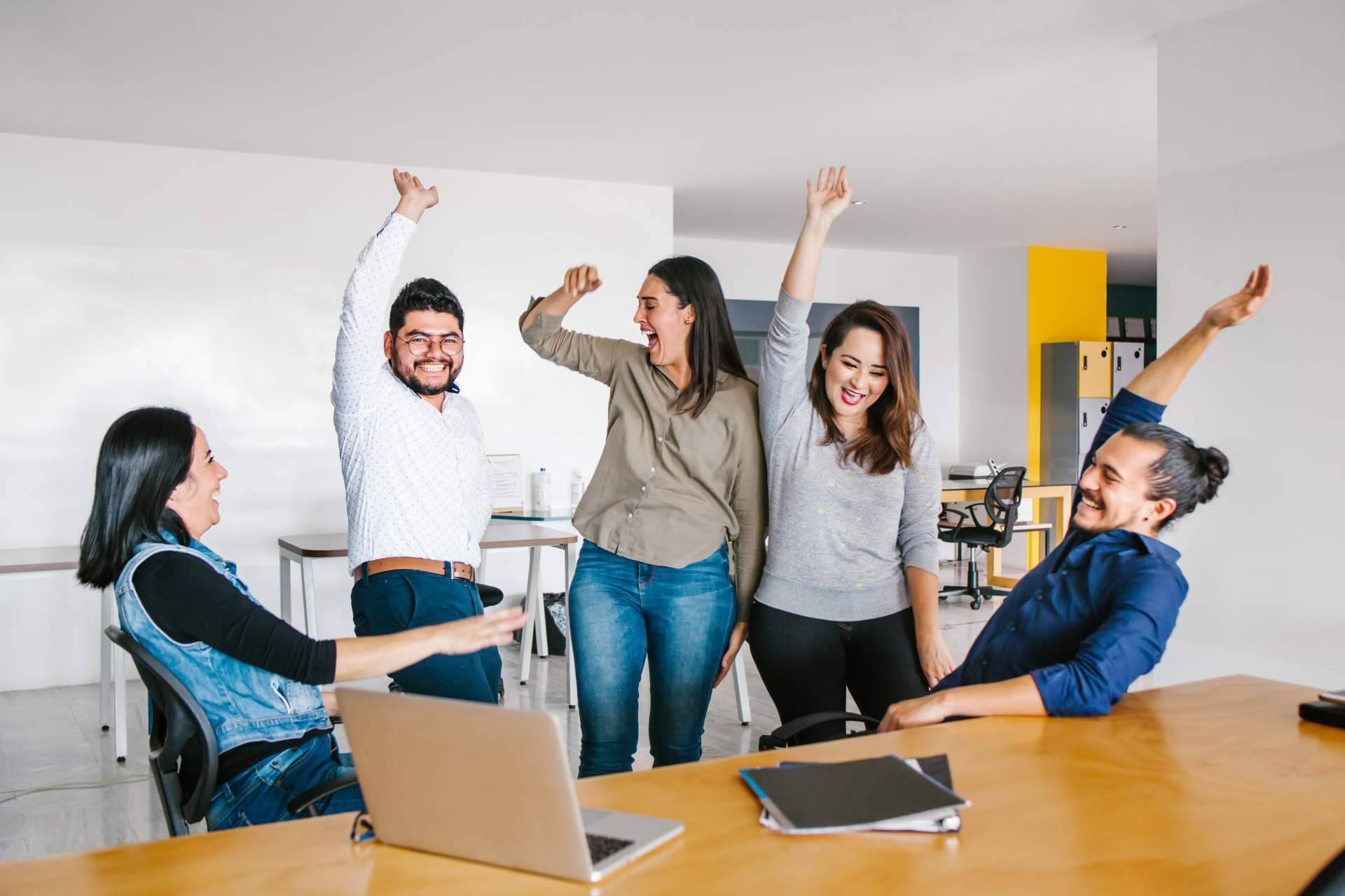 Promover y fomentar las buenas prácticas en el ejercicio profesional, con APCAS