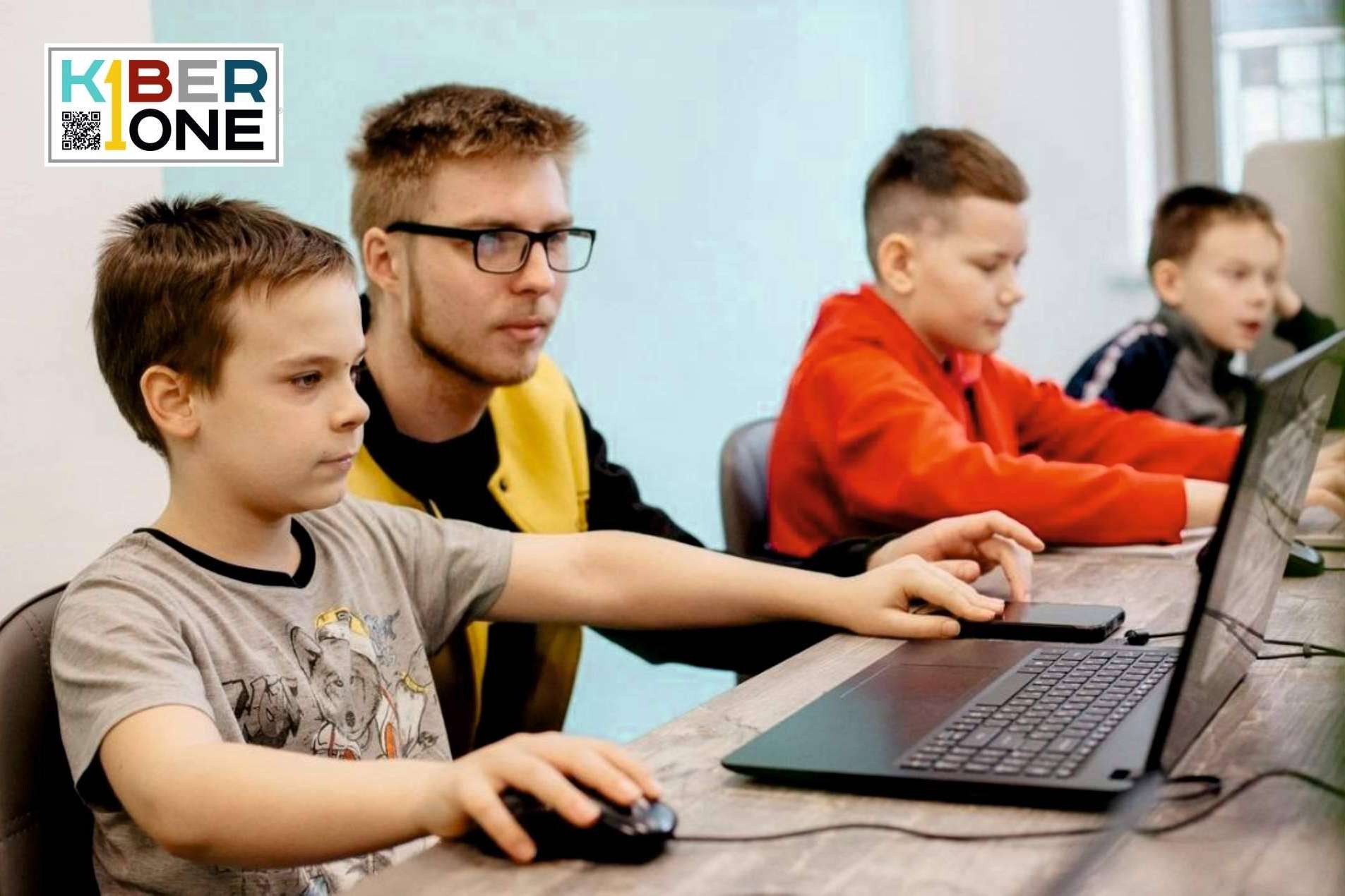 KIBERone, la primera ciberescuela para niños reconocida por la ONU y la UNESCO, ¡ahora está abierta en Barcelona!