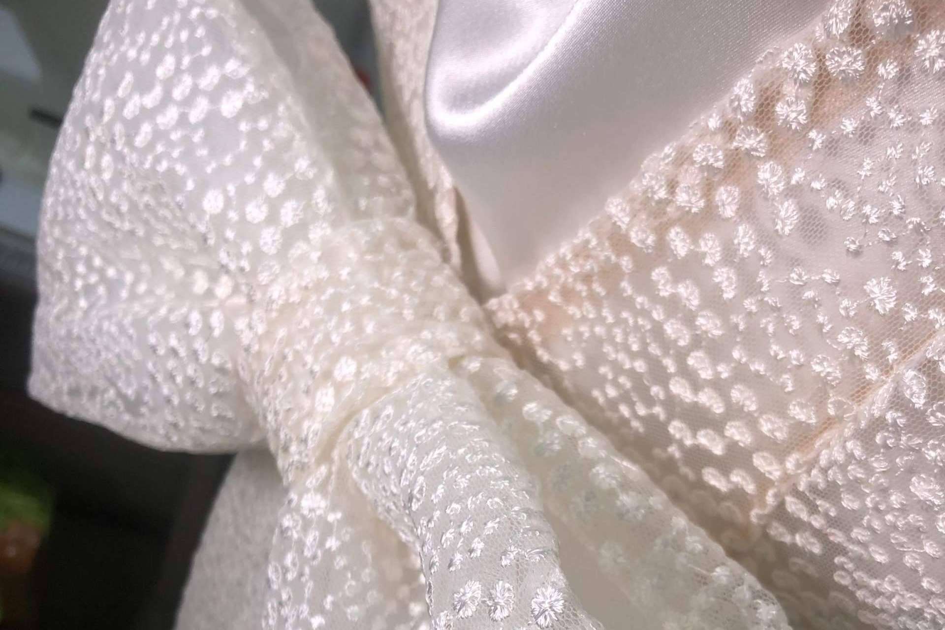 Vestidos de novias con flores, lazos y tejidos sostenibles son tendencia en 2024