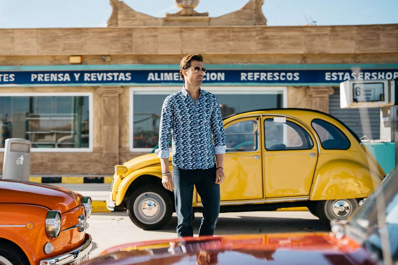 ¿Cómo combinar camisas estampadas hombre?, la versatilidad de los modelos The Surfcar