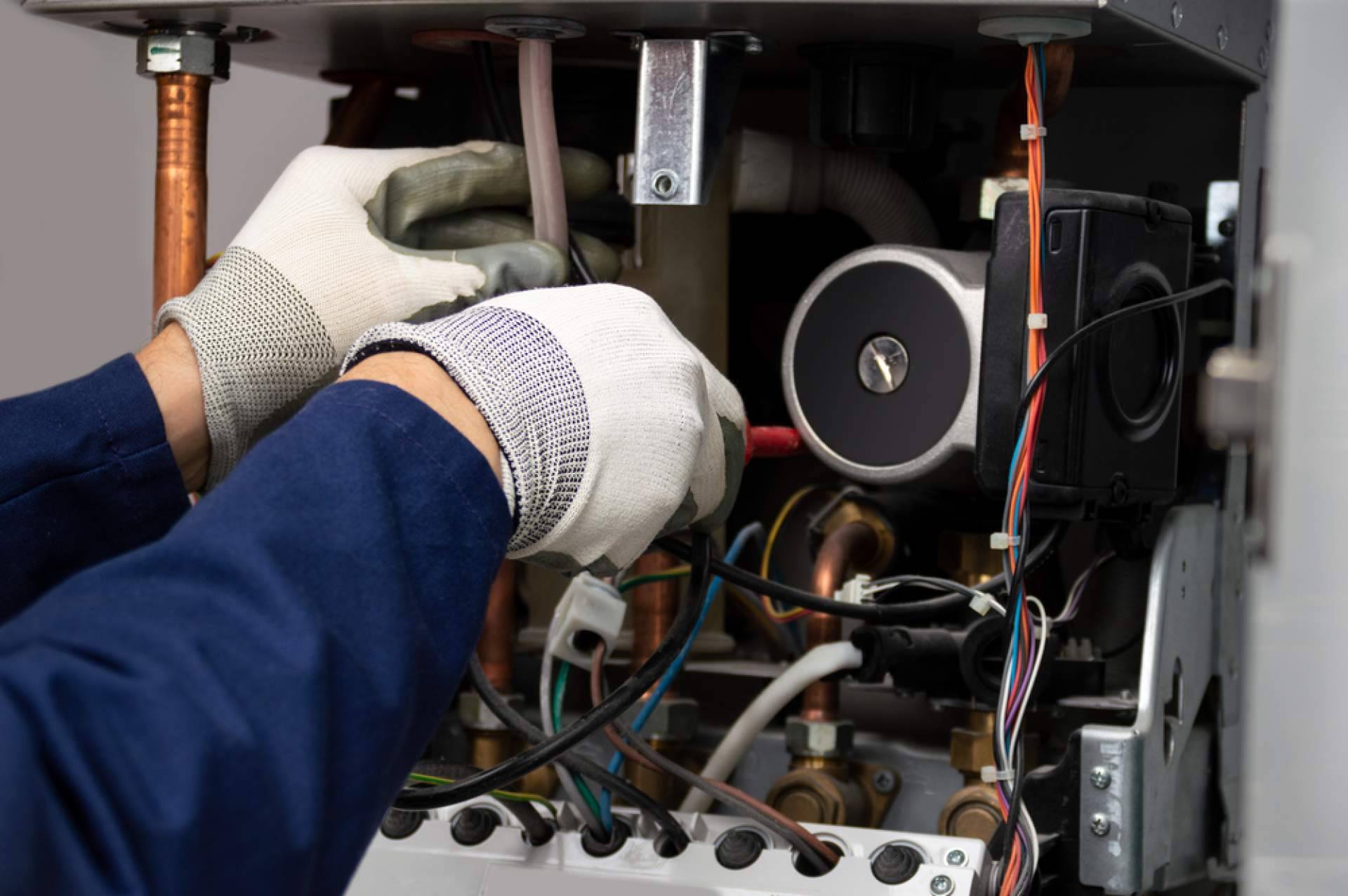La firma MK Magnum ofrece servicios de instalación y reparación de calentadores y termos eléctricos