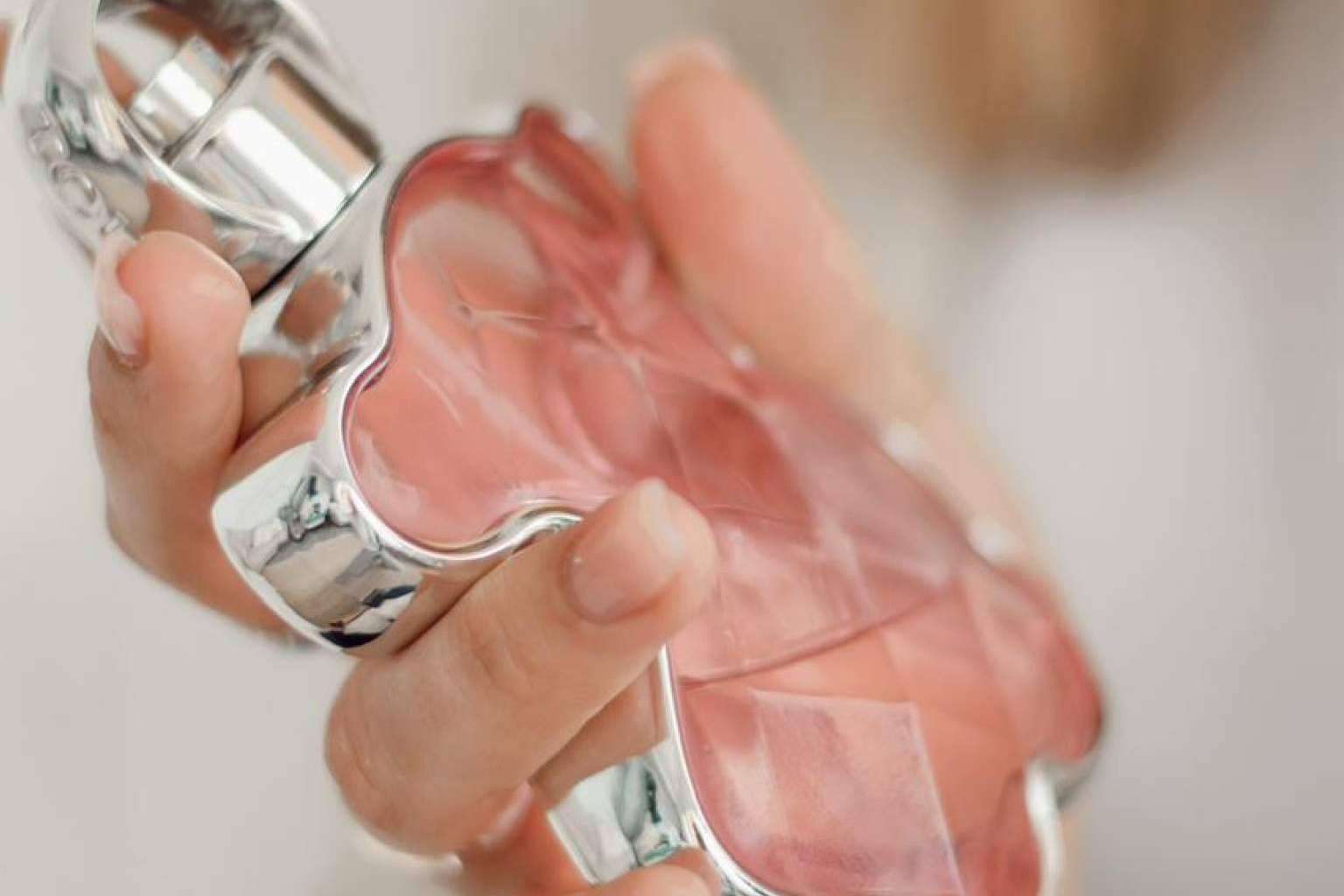 Perfumerías Laguna ofrece una amplia gama de perfumes de mujer