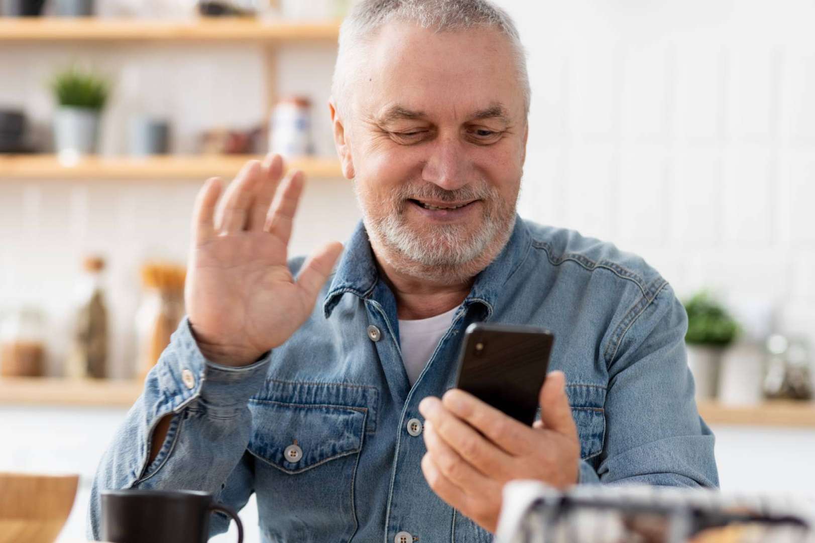 Homedoctor minimiza los riesgos y amenazas de ser mayor y vivir solo