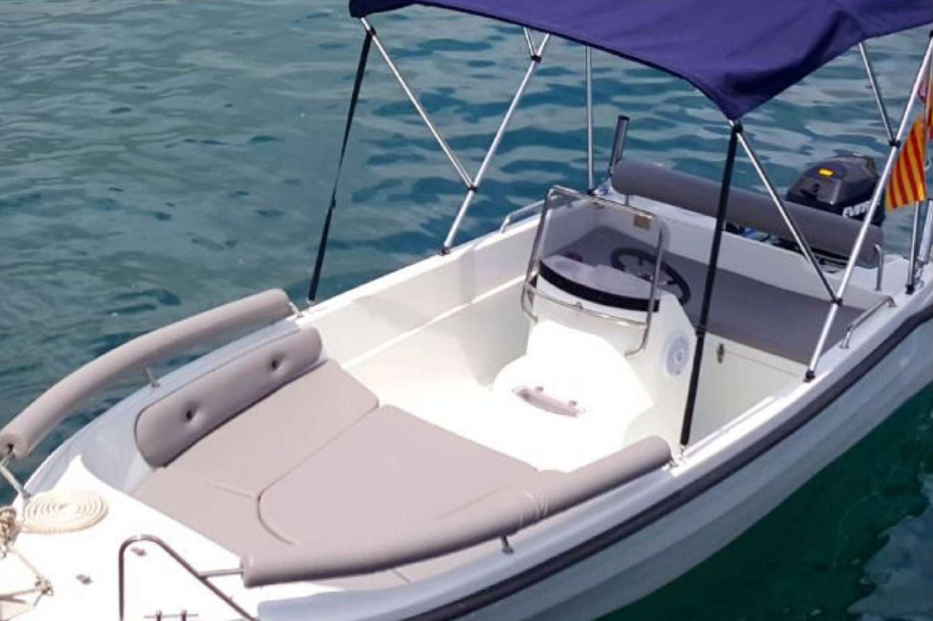 Alquiler de barco con o sin licencia en Blanes con Costa Brava Rent a Boat