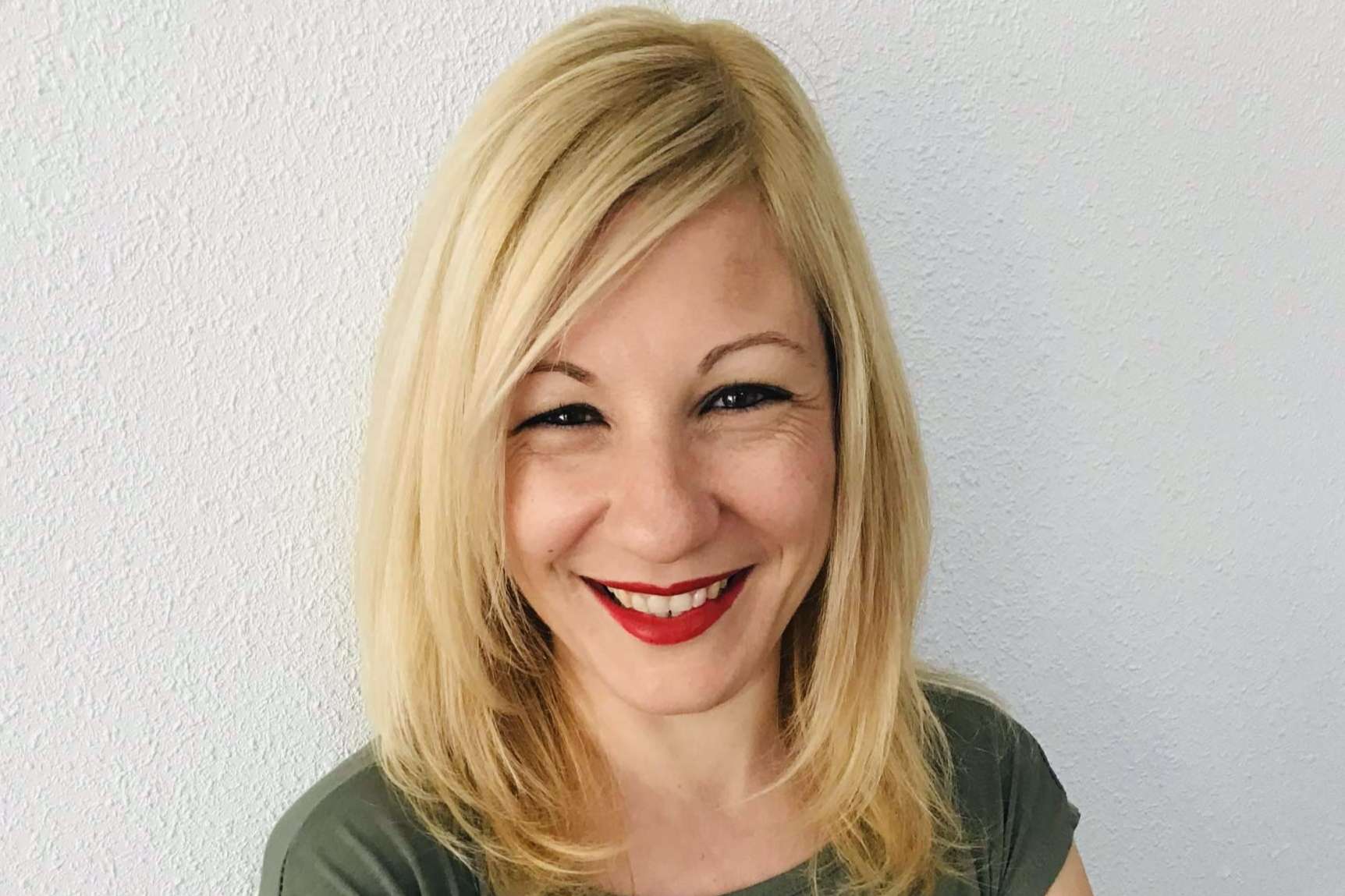 Gestionar las emociones y tratar afecciones como ansiedad o depresión en línea, con M. Carmen Alonso